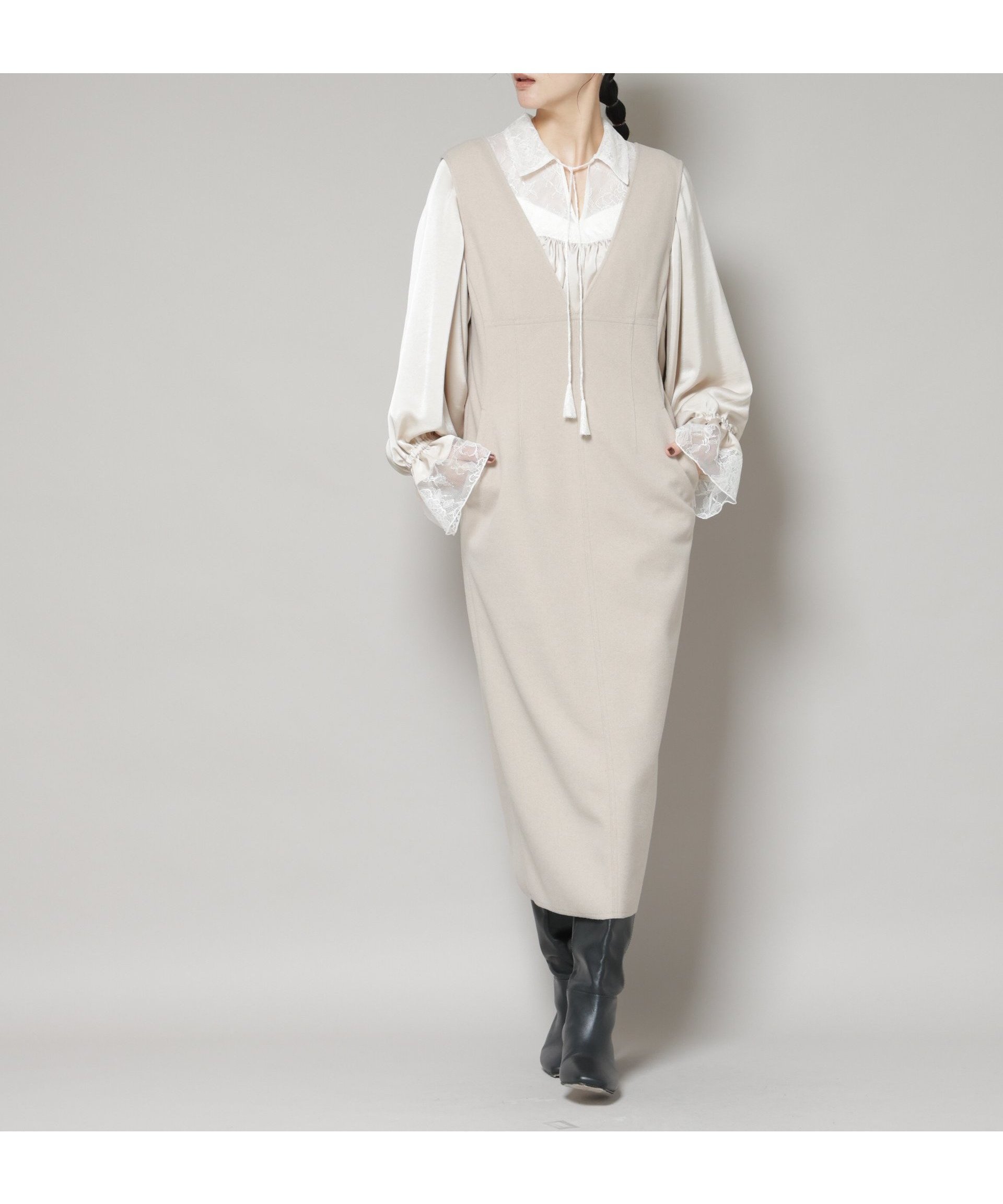 【ナノ ユニバース/nano universe】のニードルジャージーVネックワンピース インテリア・キッズ・メンズ・レディースファッション・服の通販 founy(ファニー) 　ファッション　Fashion　レディースファッション　Fashion for Women　ワンピース　Dresses　ウォッシャブル　Machine Washable　切替　Switching, Contrast Panel　スリット　Slit, Slit Detail　タートル　Turtleneck, Turtle Collar　メルトン　Melton, Heavy Wool　ロング　Long, Long-Length　A/W・秋冬　Autumn/Winter　エレガント 上品　Elegant　2025年　2025　2025-2026秋冬・A/W　Autumn/Winter 2025–26 AW25–26　ライトベージュ1|ID: prp329100004853942 ipo3291000000035671793