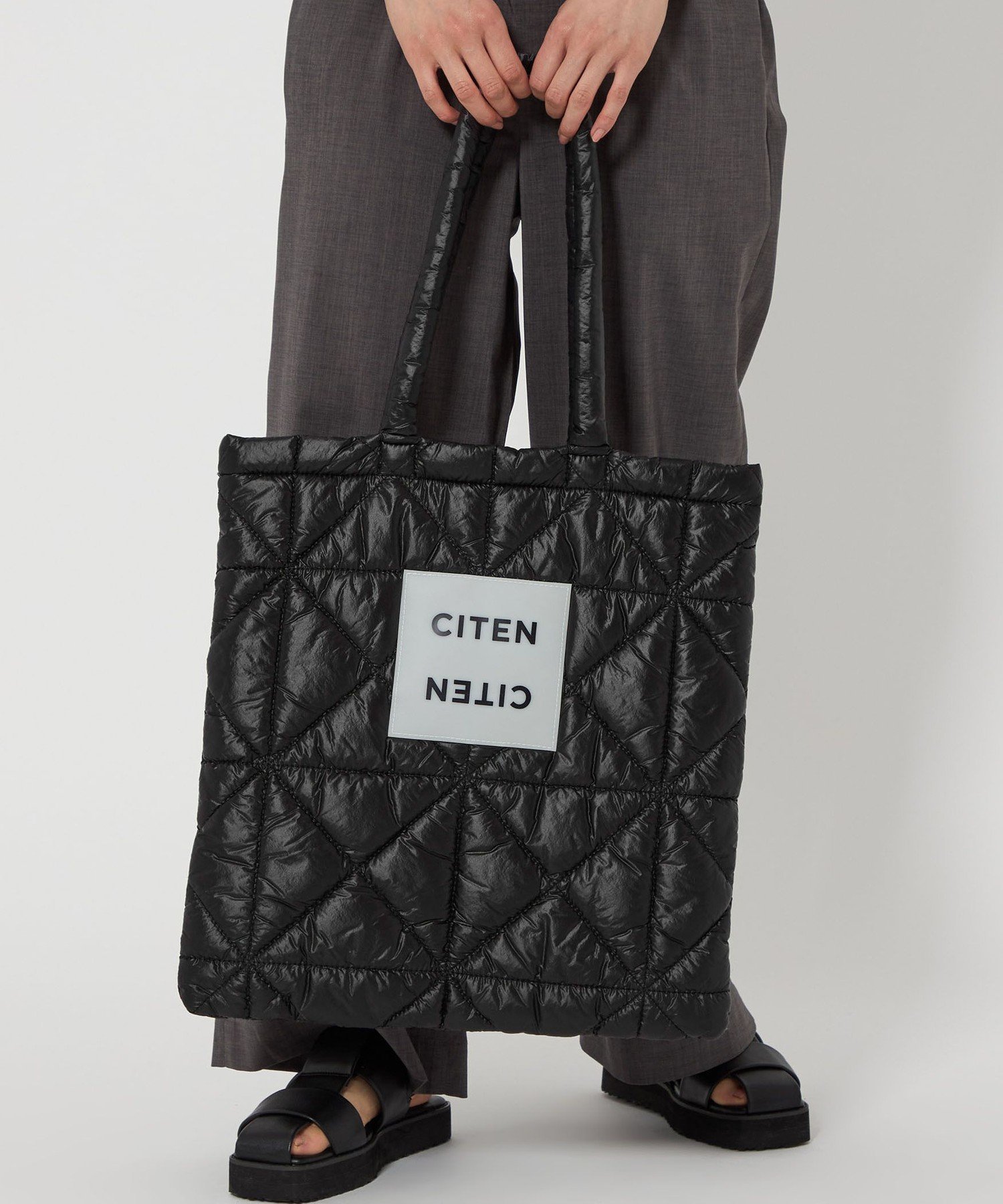 【シテン/CITEN】のCITEN CITEN パデッド トートバッグ インテリア・キッズ・メンズ・レディースファッション・服の通販 founy(ファニー) 　ファッション　Fashion　レディースファッション　Fashion for Women　バッグ　Bags　キルティング　Quilted, Quilting　トライアングル　Triangle, Triangular Shape　フィット　Fit, Slim Fit　ポケット　Pocket, Pocket Detail　モコモコ　Fuzzy, Fluffy　A/W・秋冬　Autumn/Winter　おすすめ　Recommended / Our Picks　BLACK|ID: prp329100004854041 ipo3291000000036075346
