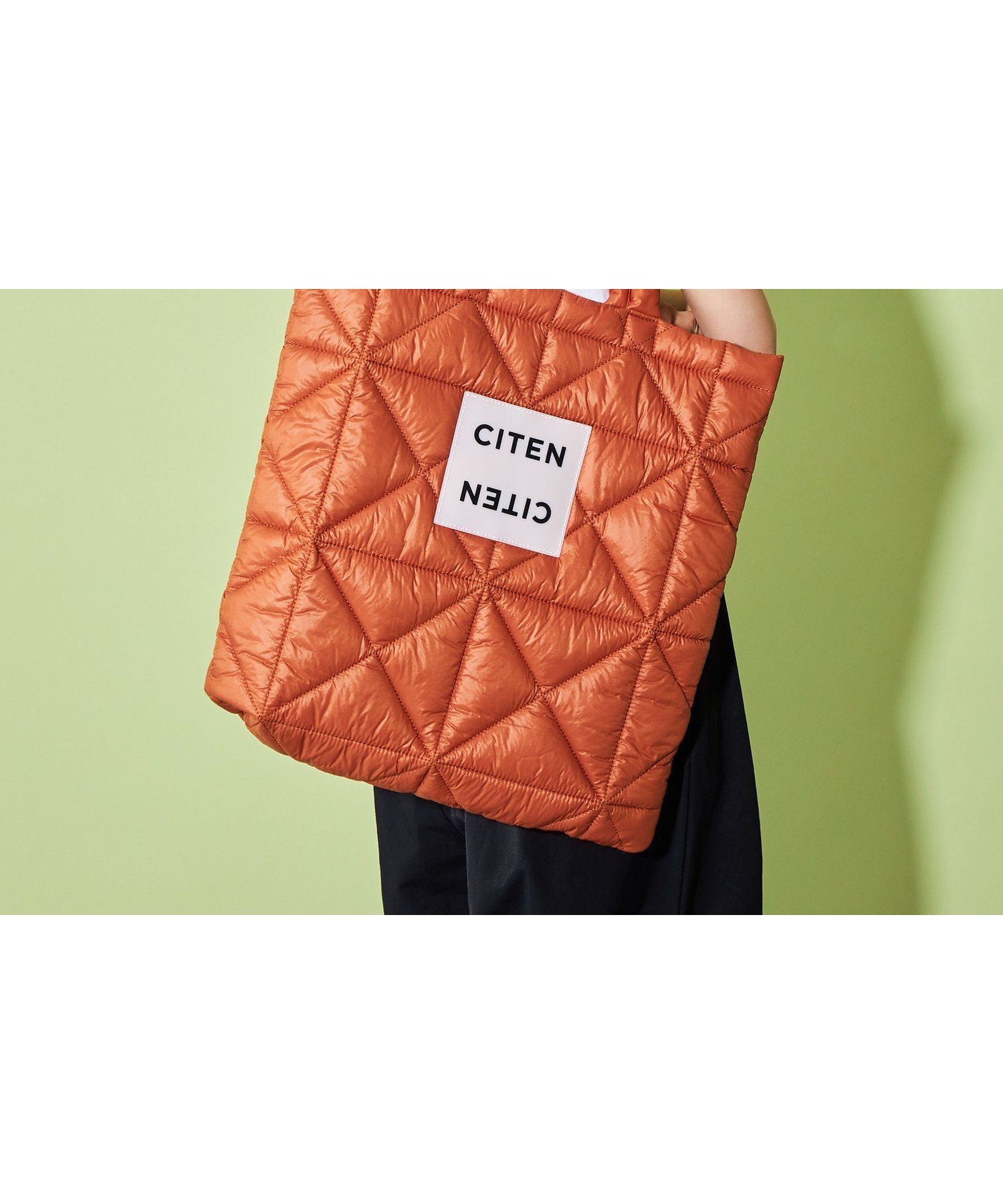 【シテン/CITEN】のCITEN CITEN パデッド トートバッグ インテリア・キッズ・メンズ・レディースファッション・服の通販 founy(ファニー) 　ファッション　Fashion　レディースファッション　Fashion for Women　バッグ　Bags　キルティング　Quilted, Quilting　トライアングル　Triangle, Triangular Shape　フィット　Fit, Slim Fit　ポケット　Pocket, Pocket Detail　モコモコ　Fuzzy, Fluffy　A/W・秋冬　Autumn/Winter　おすすめ　Recommended / Our Picks　BRICK|ID: prp329100004854041 ipo3291000000036075353