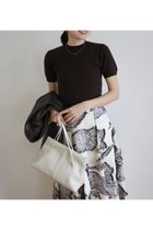 【アニュアンス/anuans】のハーフスリーブニットプルオーバー 人気、トレンドファッション・服の通販 founy(ファニー) ファッション Fashion レディースファッション Fashion for Women トップス・カットソー Cut & Sew Tops ニット Knit Tops & Sweaters カジュアルプルオーバー・ニットトップス Pullovers & Knit Tops / Casual Pullovers イタリア Italy インナー Innerwear カーディガン Cardigan, Knitwear 抗菌 Antibacterial, Bacteria-Resistant シンプル Simple, Minimal ジャケット Jacket, Outerwear なめらか Smooth, Silky Texture バランス Balance, Style Balance ボトム Bottoms, Lower Wear ラグジュアリー Luxury, Elegant 夏 Summer thumbnail BROWN|ID: prp329100004854221 ipo3291000000035702822