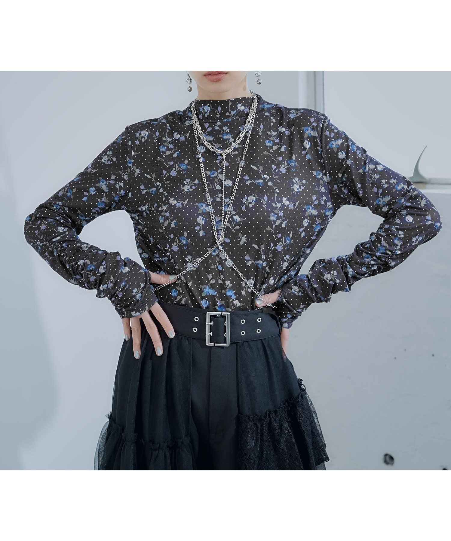 【ハレ/HARE】のフラワードットガラカットソー インテリア・キッズ・メンズ・レディースファッション・服の通販 founy(ファニー) 　ファッション　Fashion　レディースファッション　Fashion for Women　トップス・カットソー　Cut & Sew Tops　カットソー・ベーシックTシャツ　Cut-and-Sewn Tops / Stretch Tees & Basics　インナー　Innerwear　ウェーブ　Wavy Pattern　カーゴパンツ　Cargo Pants, Utility Pants　カーディガン　Cardigan, Knitwear　ギャザー　Gathered, Ruffled　クラシック　Classic, Timeless Style　ショート　Short, Short Length　ジャケット　Jacket, Outerwear　ストレート　Straight, Straight Cut　スラックス　Slacks, Dress Pants　タイトスカート　Pencil Skirt, Tight Skirt　ティアードスカート　Tiered Skirt, Flounced Skirt　ドット　Polka Dot, Dot Pattern　バランス　Balance, Style Balance　フィット　Fit, Slim Fit　フラワー　Flower, Floral　フレア　Flare, Flared　マーメイド　Mermaid, Fishtail Silhouette　モックネック　Mock Neck, Short Turtleneck　ワイド　Wide, Wide Fit　おすすめ　Recommended / Our Picks　エレガント 上品　Elegant　ブルー87|ID: prp329100004854342 ipo3291000000036210371