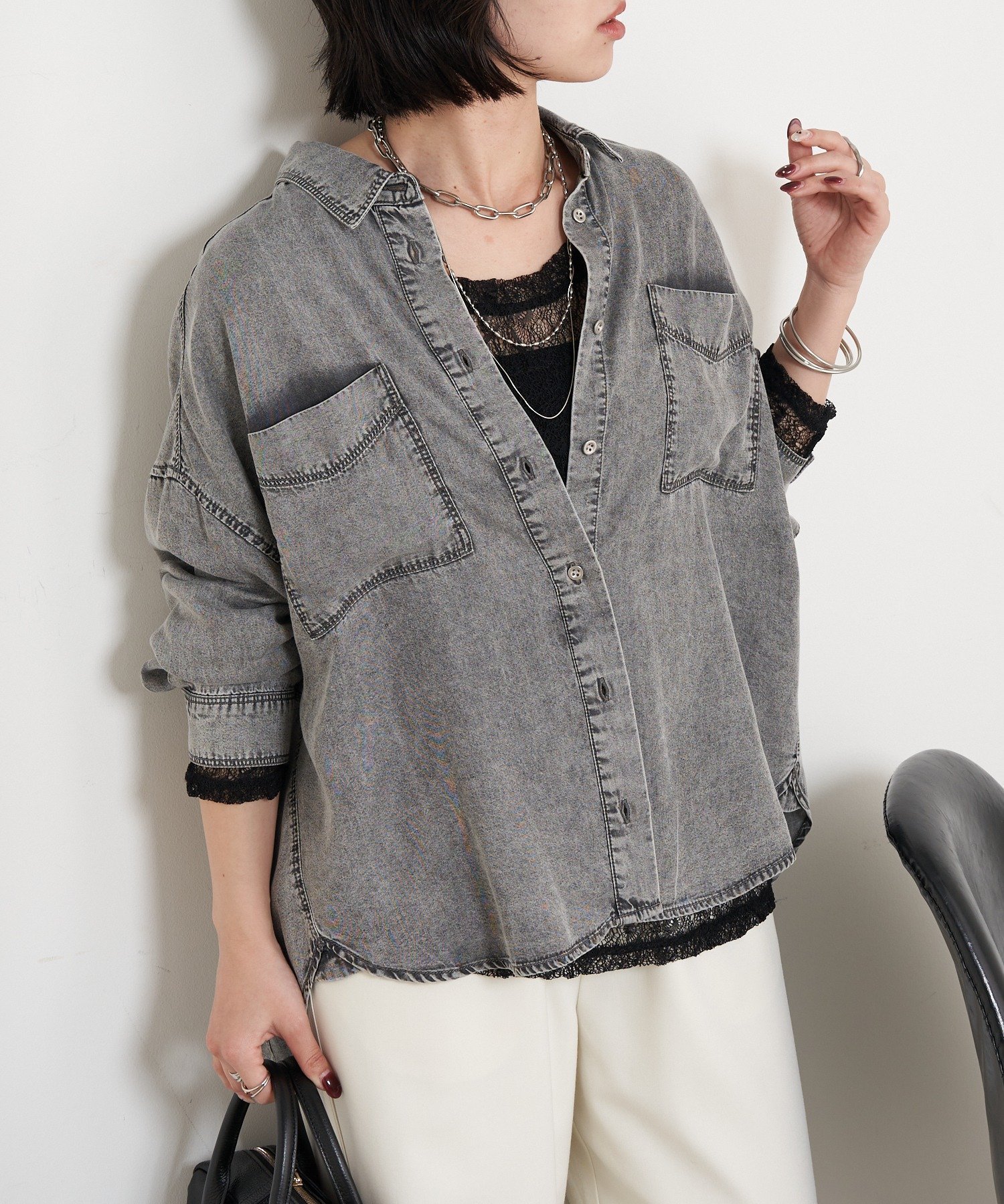 【ジェナ エスパス メルヴェイユ/Jena espace merveilleux】の【2サイズ展開/オールシーズン着れる】テンセルデニムシャツ インテリア・キッズ・メンズ・レディースファッション・服の通販 founy(ファニー) 　ファッション　Fashion　レディースファッション　Fashion for Women　トップス・カットソー　Cut & Sew Tops　シャツ・ブラウス・オフィスカジュアル　Elegant Blouses & Button-Ups　春　Spring　ショート　Short, Short Length　スマート　Smart, Elegant　とろみ　Fluid, Flowy Fabric　デニム　Denim, Jeans Material　A/W・秋冬　Autumn/Winter　S/S・春夏　SS, Spring/Summer, Warm Season　再入荷　Restock / Back in Stock　おすすめ　Recommended / Our Picks　夏　Summer　グレー|ID: prp329100004854763 ipo3291000000036163270