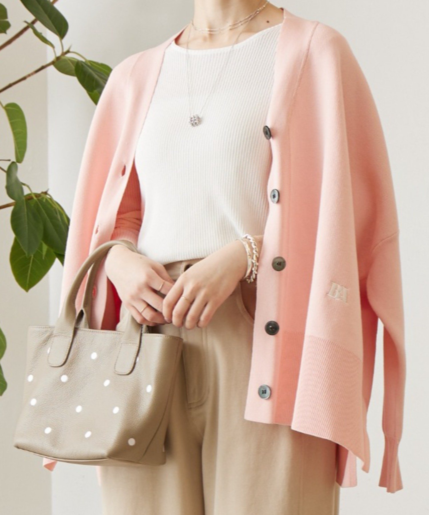 【ビアズリー/BEARDSLEY】の刺繍入りビッグカーディガン インテリア・キッズ・メンズ・レディースファッション・服の通販 founy(ファニー) 　ファッション　Fashion　レディースファッション　Fashion for Women　トップス・カットソー　Cut & Sew Tops　カーディガン・羽織り　Layered Style Cardigans　カーディガン　Cardigan, Knitwear　ビッグ　Big, Oversized　ビビッド　Vivid, Bright Tone　ポケット　Pocket, Pocket Detail　リラックス　Relax, Relaxed Fit　再入荷　Restock / Back in Stock　おすすめ　Recommended / Our Picks　エレガント 上品　Elegant　ピンク|ID: prp329100004854831 ipo3291000000036269441