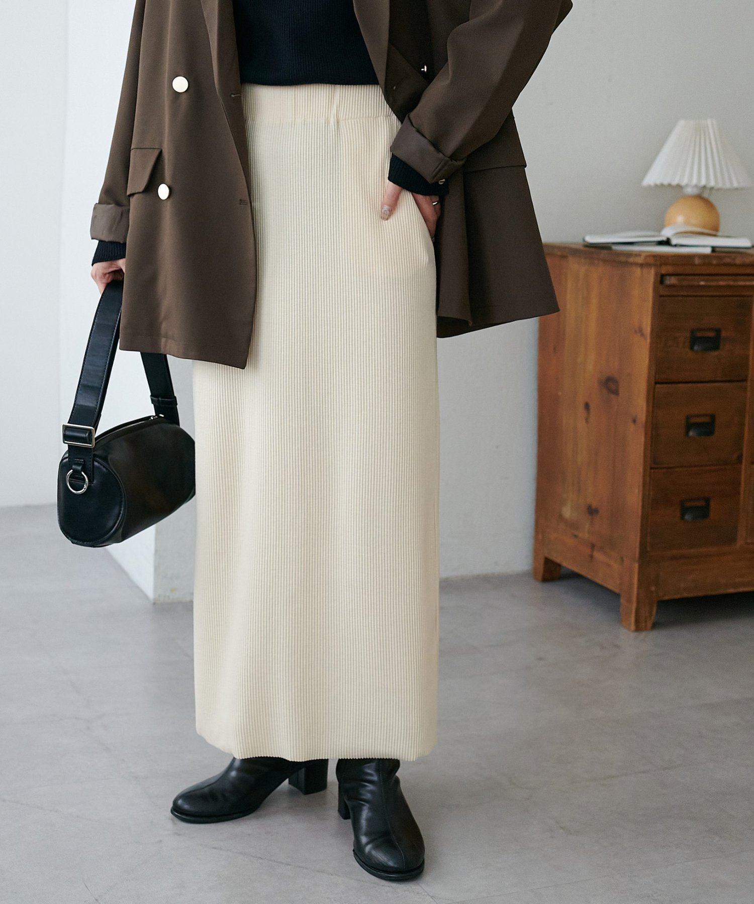 【ディスコート/Discoat】の【3~5サイズ展開/リピーター多数◎】リブカットナロースカート《WEB限定》 インテリア・キッズ・メンズ・レディースファッション・服の通販 founy(ファニー) 　ファッション　Fashion　レディースファッション　Fashion for Women　スカート　Skirts　春　Spring　ショート　Short, Short Length　ジャケット　Jacket, Outerwear　スリット　Slit, Slit Detail　ダウン　Down, Puffer　定番　Standard, Basic Item　バランス　Balance, Style Balance　ビッグ　Big, Oversized　ベスト　Vest, Waistcoat　半袖　Short Sleeve, Half Sleeve　リブニット　Rib Knit, Ribbed Knit　おすすめ　Recommended / Our Picks　アイボリー|ID: prp329100004854906 ipo3291000000036275452