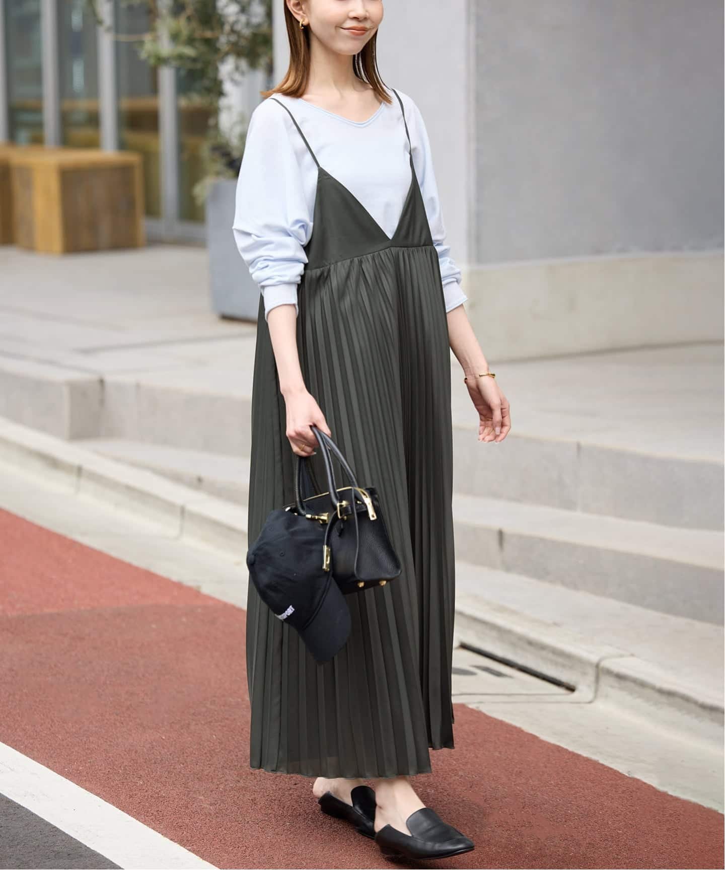 【スローブ イエナ/SLOBE IENA】の《追加》パウダリーサテンプリーツキャミワンピース インテリア・キッズ・メンズ・レディースファッション・服の通販 founy(ファニー) ファッション Fashion レディースファッション Fashion for Women ワンピース Dresses キャミソールワンピース Camisole Dresses 2025年 2025 2025-2026秋冬・A/W Autumn/Winter 2025–26 AW25–26 おすすめ Recommended / Our Picks サテン Satin, Glossy Fabric シャーリング Shirring, Ruched ジャケット Jacket, Outerwear スウェット / スエット Sweatshirt, Sweatwear バランス Balance, Style Balance ブルゾン Blouson, Bomber Jacket プリーツ Pleats, Pleated ブラック A|ID: prp329100004855786 ipo3291000000036258196