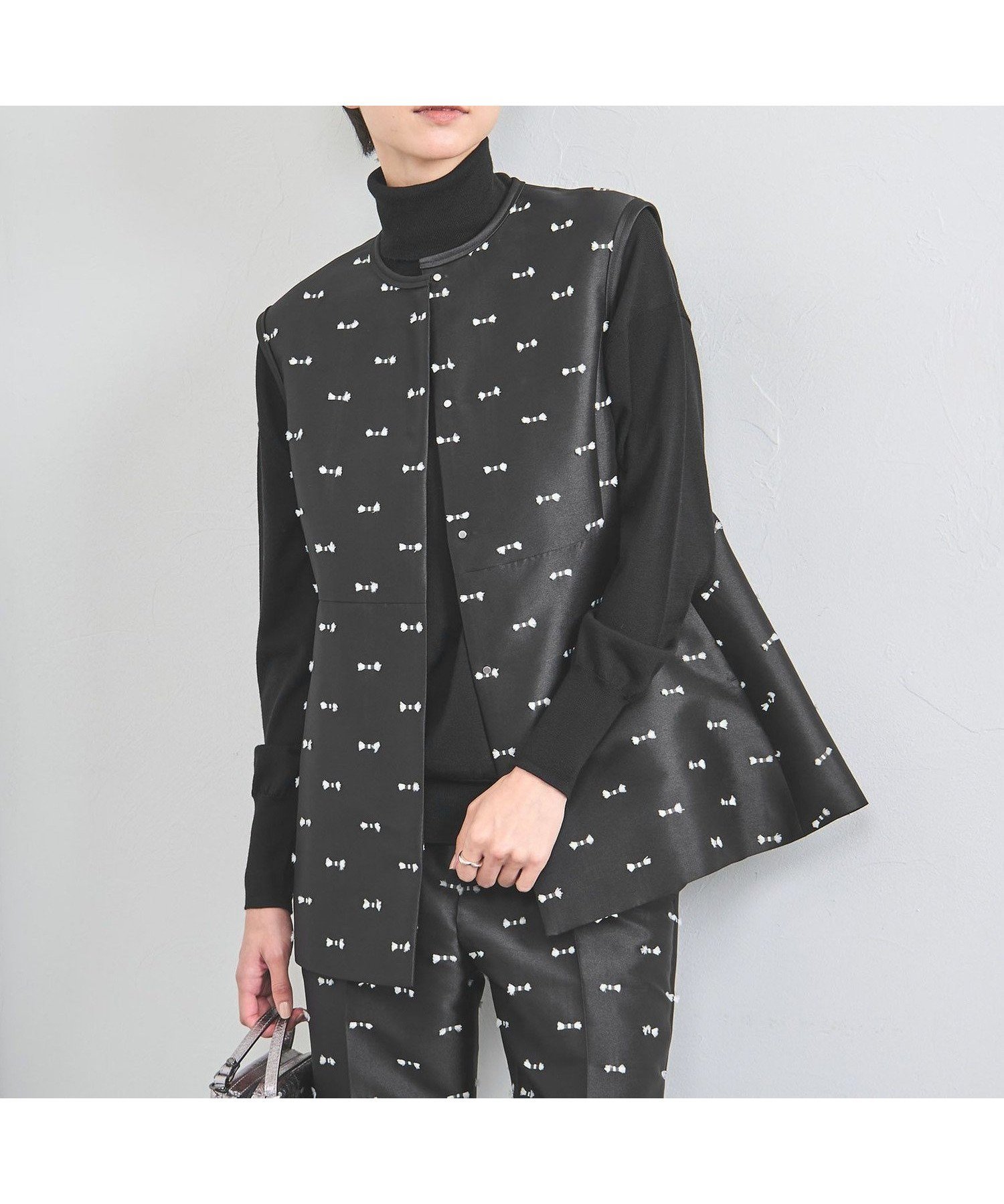 【ユナイテッドアローズ/UNITED ARROWS】のリボン カットジャガード ベスト インテリア・キッズ・メンズ・レディースファッション・服の通販 founy(ファニー) 　ファッション　Fashion　レディースファッション　Fashion for Women　アウター　Coat / Outerwear Collection　トップス・カットソー　Cut & Sew Tops　ベスト&ジレ / 重ね着スタイル　Vests & Gilets　アクセサリー　Fashion Accessories　カットジャガード　Cut Jacquard　コンシャス　Conscious, Bodycon　切替　Switching, Contrast Panel　シルバー　Silver, Metallic Silver　スリム　Slim, Slim Fit　セットアップ　Set-Up, Coordinated Outfit　タイトスカート　Pencil Skirt, Tight Skirt　ドット　Polka Dot, Dot Pattern　パイピング　Piping, Trim Design　パール　Pearl, Pearl Accent　フィット　Fit, Slim Fit　フロント　Front, Front Design　ベスト　Vest, Waistcoat　ペプラム　Peplum, Flared Hem　メタル　Metal, Metal Parts　リボン　Ribbon, Bow　アウトレット　Outlet / Clearance　おすすめ　Recommended / Our Picks　セレモニー　Ceremony　BLACK|ID: prp329100004855856 ipo3291000000036269995