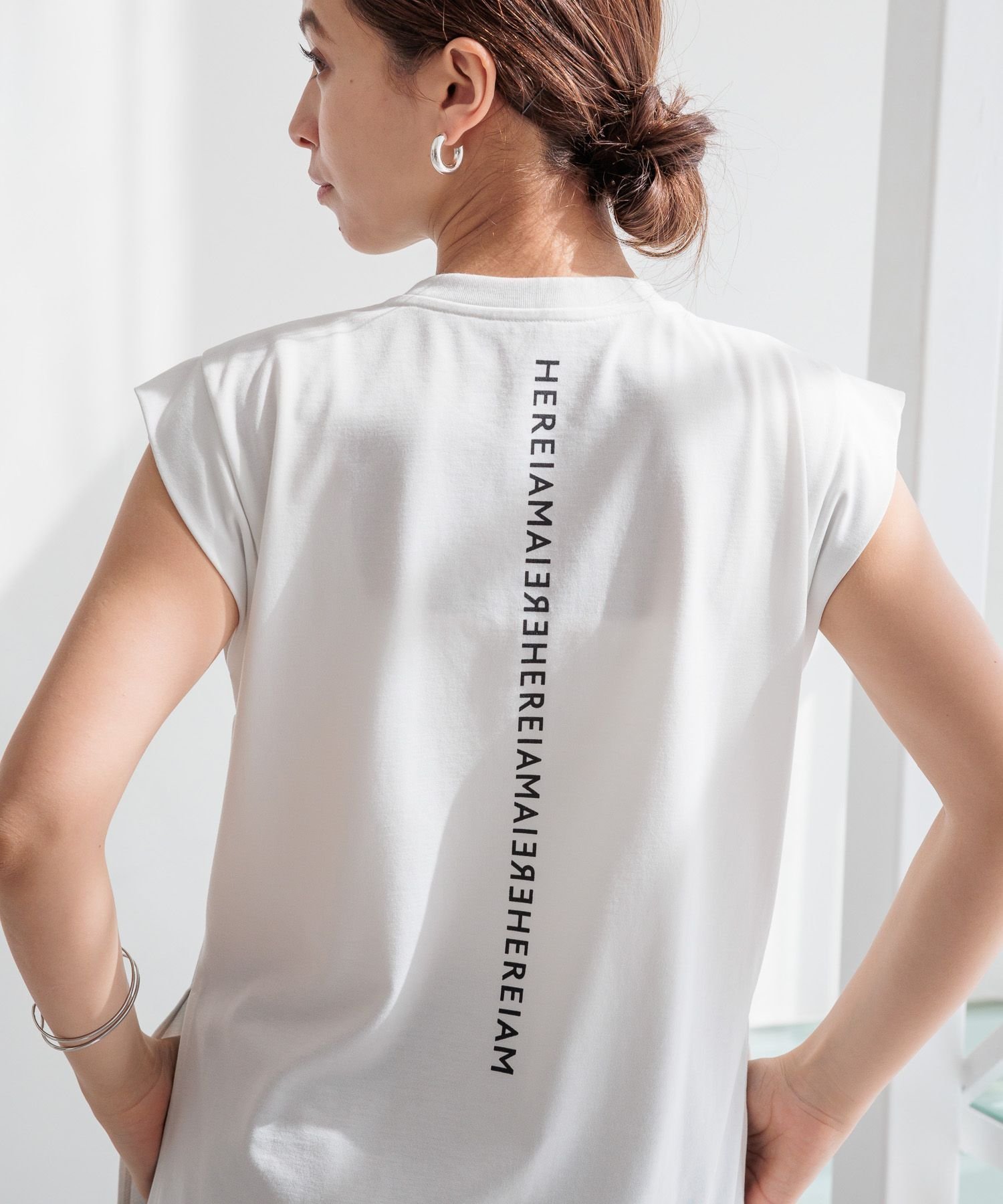 【ベイフロー/BAYFLOW】の【HEREIAM】吸水速乾/ミラーロゴノースリプルオーバー2 インテリア・キッズ・メンズ・レディースファッション・服の通販 founy(ファニー) 　ファッション　Fashion　レディースファッション　Fashion for Women　トップス・カットソー　Cut & Sew Tops　カジュアルプルオーバー・ニットトップス　Pullovers & Knit Tops / Casual Pullovers　吸水　Absorbent, Quick-Dry　シンプル　Simple, Minimal　スポーツ　Sports, Activewear　タンク　Tank Top, Sleeveless Top　ノースリーブ　Sleeveless, No-Sleeve　パーカー　Hoodie, Parka　ピーチ　Peach, Soft Touch　レギンス　Leggings, Stretch Pants　おすすめ　Recommended / Our Picks　ホワイト×ブラック10|ID: prp329100004856159 ipo3291000000036162425