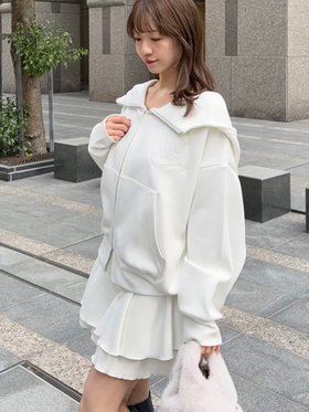 【スナイデル/SNIDEL】のエンブレムボンディングパーカー 人気、トレンドファッション・服の通販 founy(ファニー) ファッション Fashion レディースファッション Fashion for Women トップス・カットソー Cut & Sew Tops レディースパーカー・カジュアルフーディー Casual Hoodies & Sweatshirts 今季 This Season, Current Season ジップ Zip, Zipper スタンド Stand Collar, Upright Stand ストレート Straight, Straight Cut スマート Smart, Elegant フェミニン Feminine, Girly 冬 Winter / This Winter おすすめ Recommended / Our Picks |ID:prp329100004856236