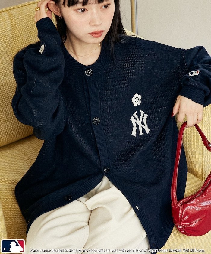 【フリークスストア/FREAK'S STORE】のMLB×MARY QUANT CREWNECK KNIT CARDIGAN/刺繍ロゴクルーネックニットカーディガン 25AW インテリア・キッズ・メンズ・レディースファッション・服の通販 founy(ファニー) 　ファッション　Fashion　レディースファッション　Fashion for Women　トップス・カットソー　Cut & Sew Tops　ニット　Knit Tops & Sweaters　カーディガン・羽織り　Layered Style Cardigans　コレクション　Collection, Seasonal Line　スペシャル　Special, Limited Edition　トレンド　Trend, Trending Now　バランス　Balance, Style Balance　ミニスカート　Mini Skirt, Short Skirt　モチーフ　Motif, Design Theme　リアル　Real, Realistic　ロンドン　London Style, British Inspired　A/W・秋冬　Autumn/Winter　冬　Winter / This Winter　エレガント 上品　Elegant　2025年　2025　2025-2026秋冬・A/W　Autumn/Winter 2025–26 AW25–26　ネイビー|ID: prp329100004856270 ipo3291000000036339217