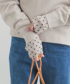 【アーバンリサーチ ドアーズ/URBAN RESEARCH DOORS】の袖ドット柄切替ロングスリーブTシャツ 人気、トレンドファッション・服の通販 founy(ファニー) ファッション Fashion レディースファッション Fashion for Women トップス・カットソー Cut & Sew Tops シャツ・ブラウス・オフィスカジュアル Elegant Blouses & Button-Ups ロングTシャツ・Tシャツ Longline T-Shirts & Tees インナー Innerwear カットソー Cut and Sewn Top 切替 Switching, Contrast Panel シンプル Simple, Minimal ジャケット Jacket, Outerwear スリーブ Sleeve, Long Sleeve / Short Sleeve チュール Tulip, Tulip Motif トレンド Trend, Trending Now ドット Polka Dot, Dot Pattern プリント Print, Printed Pattern ベーシック Basic, Essential ロング Long, Long-Length S/S・春夏 SS, Spring/Summer, Warm Season 日本製 Made In Japan 夏 Summer 2026年 2026 |ID:prp329100004856615