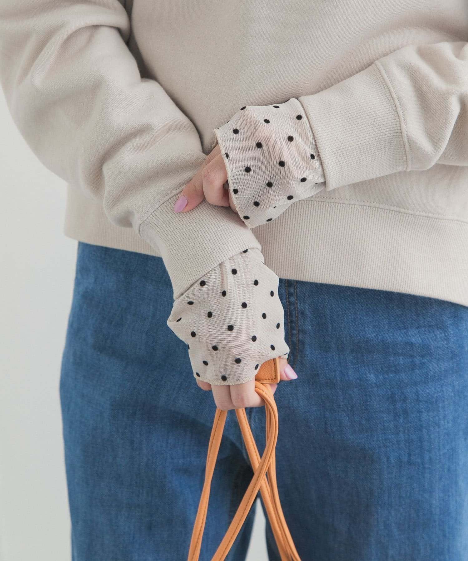 【アーバンリサーチ ドアーズ/URBAN RESEARCH DOORS】の袖ドット柄切替ロングスリーブTシャツ 人気、トレンドファッション・服の通販 founy(ファニー) 　ファッション　Fashion　レディースファッション　Fashion for Women　トップス・カットソー　Cut & Sew Tops　シャツ・ブラウス・オフィスカジュアル　Elegant Blouses & Button-Ups　ロングTシャツ・Tシャツ　Longline T-Shirts & Tees　インナー　Innerwear　カットソー　Cut and Sewn Top　切替　Switching, Contrast Panel　シンプル　Simple, Minimal　ジャケット　Jacket, Outerwear　スリーブ　Sleeve, Long Sleeve / Short Sleeve　チュール　Tulip, Tulip Motif　トレンド　Trend, Trending Now　ドット　Polka Dot, Dot Pattern　プリント　Print, Printed Pattern　ベーシック　Basic, Essential　ロング　Long, Long-Length　S/S・春夏　SS, Spring/Summer, Warm Season　日本製　Made In Japan　夏　Summer　2026年　2026　 other-1|ID: prp329100004856615 ipo3291000000036160843