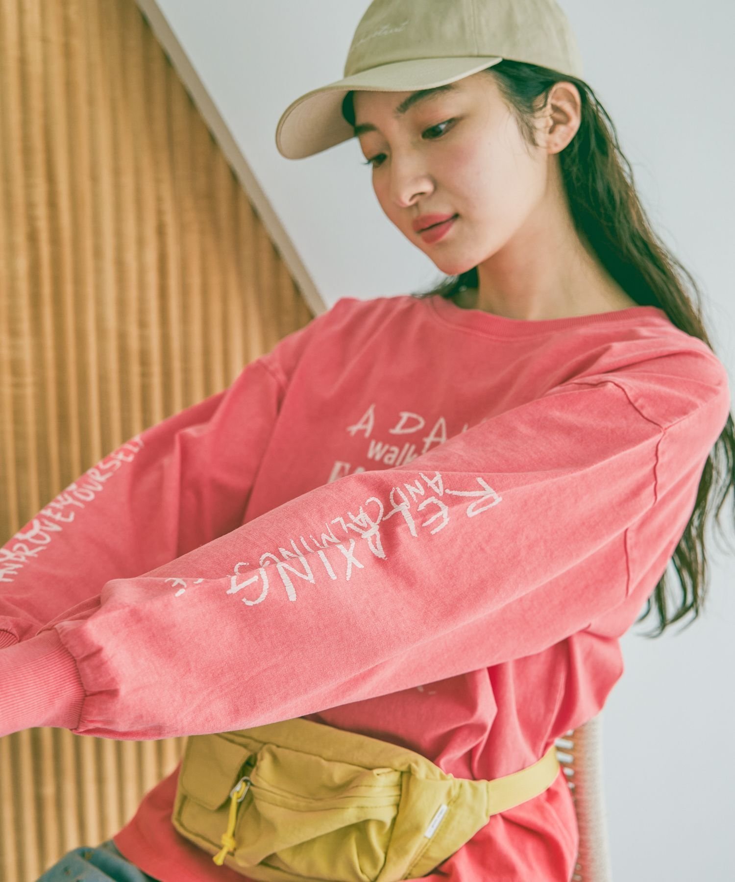 【ニコアンド/niko and】のアソートフォト レタリングTシャツ インテリア・キッズ・メンズ・レディースファッション・服の通販 founy(ファニー) ファッション Fashion レディースファッション Fashion for Women トップス・カットソー Cut & Sew Tops シャツ・ブラウス・オフィスカジュアル Elegant Blouses & Button-Ups ロングTシャツ・Tシャツ Longline T-Shirts & Tees おすすめ Recommended / Our Picks シンプル Simple, Minimal スリット Slit, Slit Detail フロント Front, Front Design プリント Print, Printed Pattern ボトム Bottoms, Lower Wear ロング Long, Long-Length ワイド Wide, Wide Fit 定番 Standard, Basic Item レッド|ID: prp329100004856686 ipo3291000000036041114