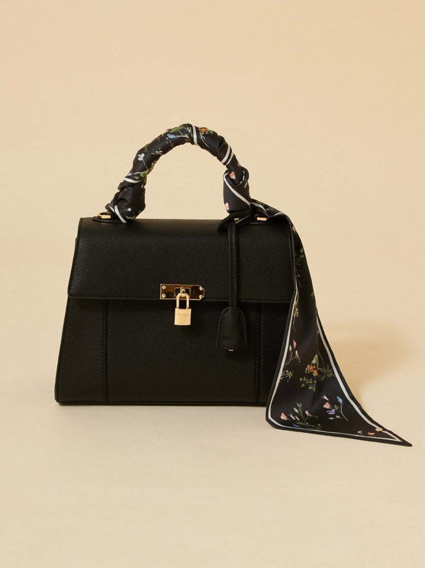 【スナイデル/SNIDEL】のスカーフパッドロックバッグ インテリア・キッズ・メンズ・レディースファッション・服の通販 founy(ファニー) 　ファッション　Fashion　レディースファッション　Fashion for Women　バッグ　Bags　エレガント 上品　Elegant　クラシカル　Classical, Vintage-Inspired　コンパクト　Compact, Small Size　スカーフ　Scarf, Neckwear　スマート　Smart, Elegant　フェイクレザー　Faux Leather, PU Leather　今季　This Season, Current Season　BLK[009]|ID: prp329100004856939 ipo3291000000035832157