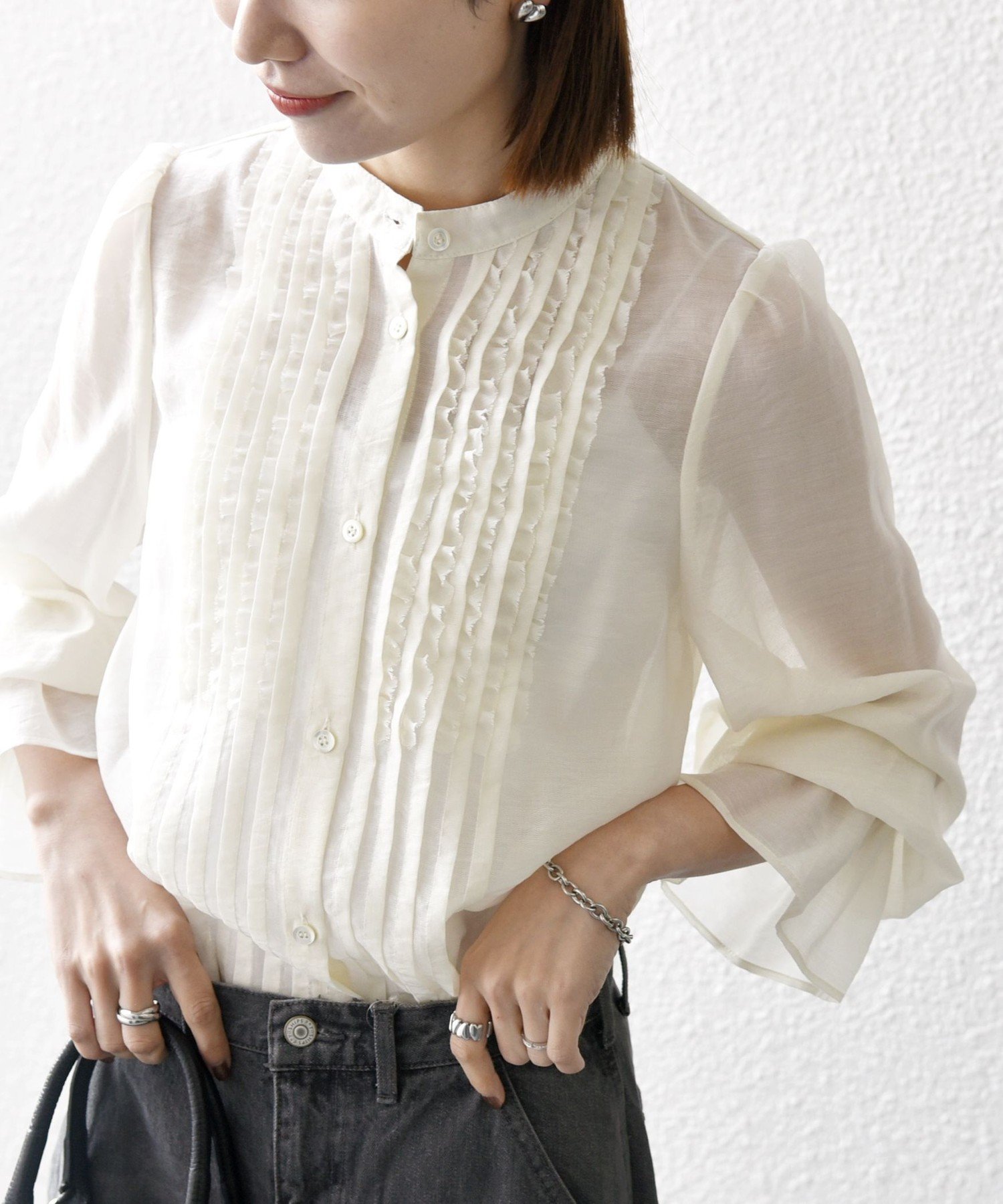 【シップス フォー ウィメン/SHIPS】のSHIPS any 手洗い可能 シアー フリル バンドカラー シャツ ブラウス インテリア・キッズ・メンズ・レディースファッション・服の通販 founy(ファニー) ファッション Fashion レディースファッション Fashion for Women トップス・カットソー Cut & Sew Tops シャツ・ブラウス・オフィスカジュアル Elegant Blouses & Button-Ups インナー Innerwear 洗える Machine Washable カーディガン Cardigan, Knitwear コンパクト Compact, Small Size シアー Sheer, See-Through シャイニー Shiny, Glossy Finish ジャケット Jacket, Outerwear スタンド Stand Collar, Upright Stand フリル Frill, Ruffle フロント Front, Front Design ビジネス 仕事 通勤 Business / Work / Commuting 2026年 2026 オフホワイト|ID: prp329100004857133 ipo3291000000036072947