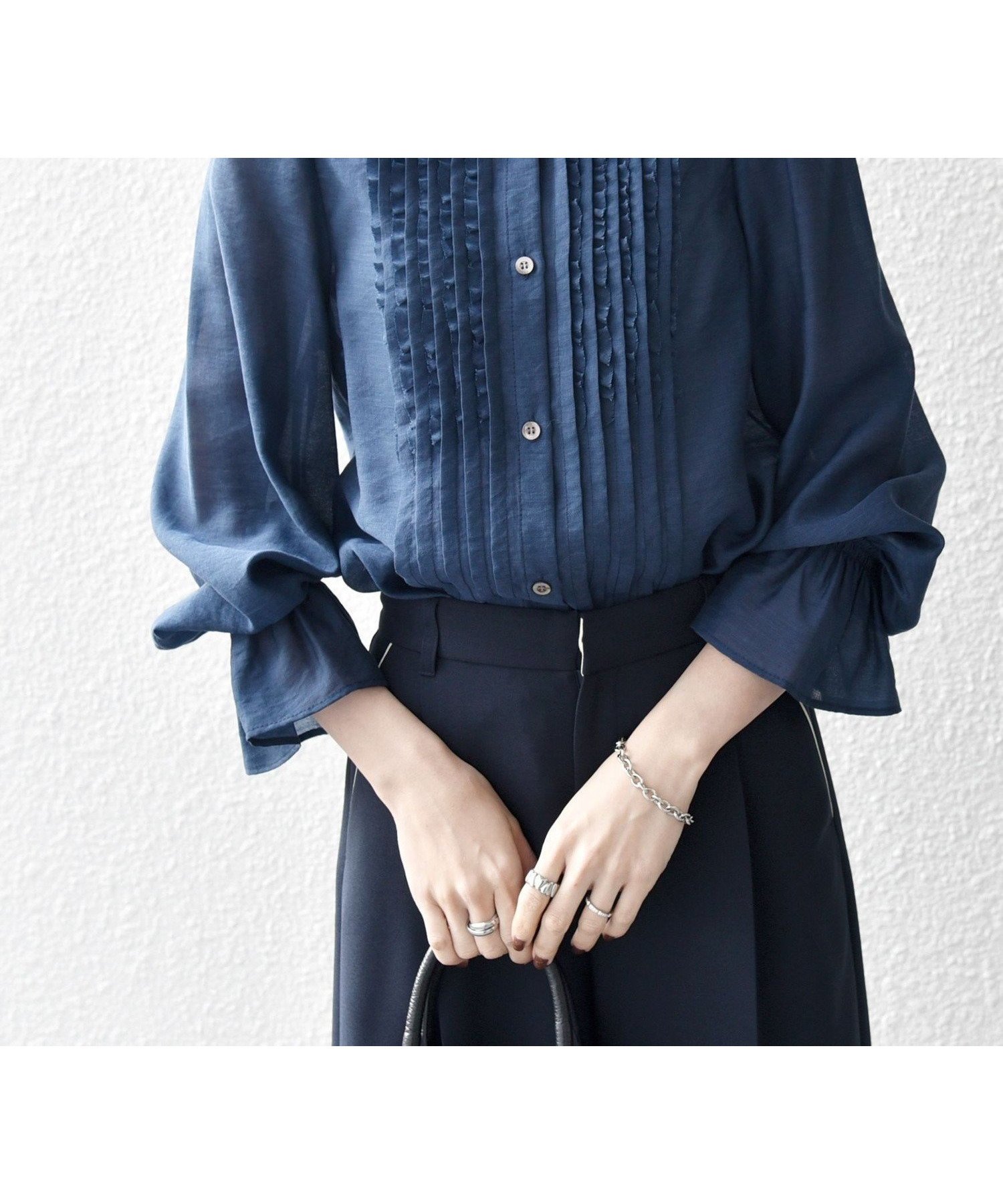 【シップス フォー ウィメン/SHIPS】のSHIPS any 手洗い可能 シアー フリル バンドカラー シャツ ブラウス インテリア・キッズ・メンズ・レディースファッション・服の通販 founy(ファニー) ファッション Fashion レディースファッション Fashion for Women トップス・カットソー Cut & Sew Tops シャツ・ブラウス・オフィスカジュアル Elegant Blouses & Button-Ups インナー Innerwear 洗える Machine Washable カーディガン Cardigan, Knitwear コンパクト Compact, Small Size シアー Sheer, See-Through シャイニー Shiny, Glossy Finish ジャケット Jacket, Outerwear スタンド Stand Collar, Upright Stand フリル Frill, Ruffle フロント Front, Front Design ビジネス 仕事 通勤 Business / Work / Commuting 2026年 2026 ネイビー|ID: prp329100004857133 ipo3291000000036072953