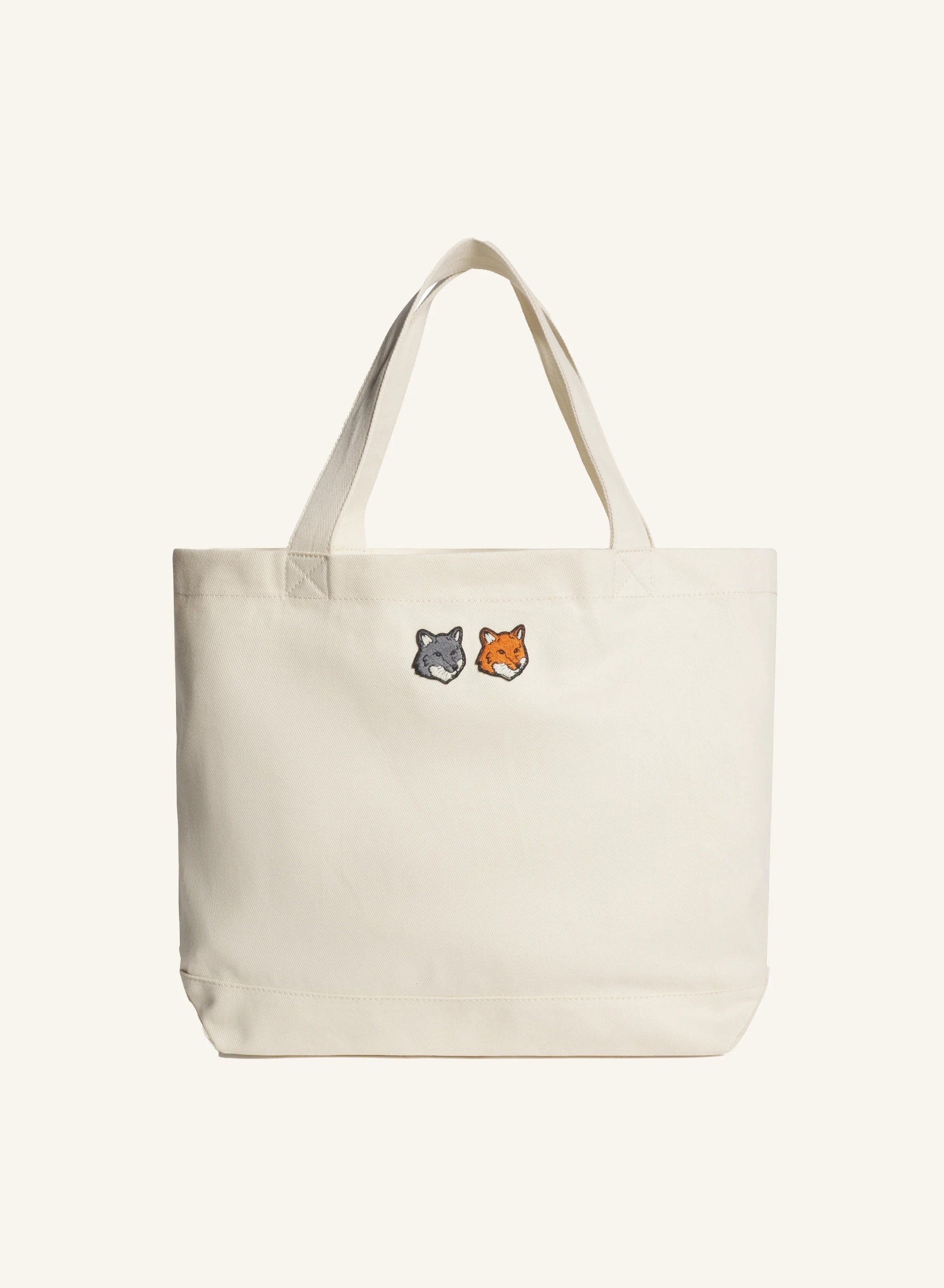 【メゾン キツネ/MAISON KITSUNE / MEN】のDOUBLE BOLD FOX HEAD PATCH TOTE BAG 人気、トレンドファッション・服の通販 founy(ファニー) 　ファッション　Fashion　メンズファッション　Fashion for Men　バッグ　Bags　トートバッグ / 通勤・大容量バッグ　Tote Bags　春　Spring　コレクション　Collection, Seasonal Line　ショルダー　Shoulder, Shoulder Strap　ハンド　Hand, Handmade　パッチ　Patch, Appliqué　フォックス　Fox, Fox Fur　フロント　Front, Front Design　ポケット　Pocket, Pocket Detail　S/S・春夏　SS, Spring/Summer, Warm Season　夏　Summer　旅行　Travel　 other-1|ID: prp329100004858261 ipo3291000000035894838