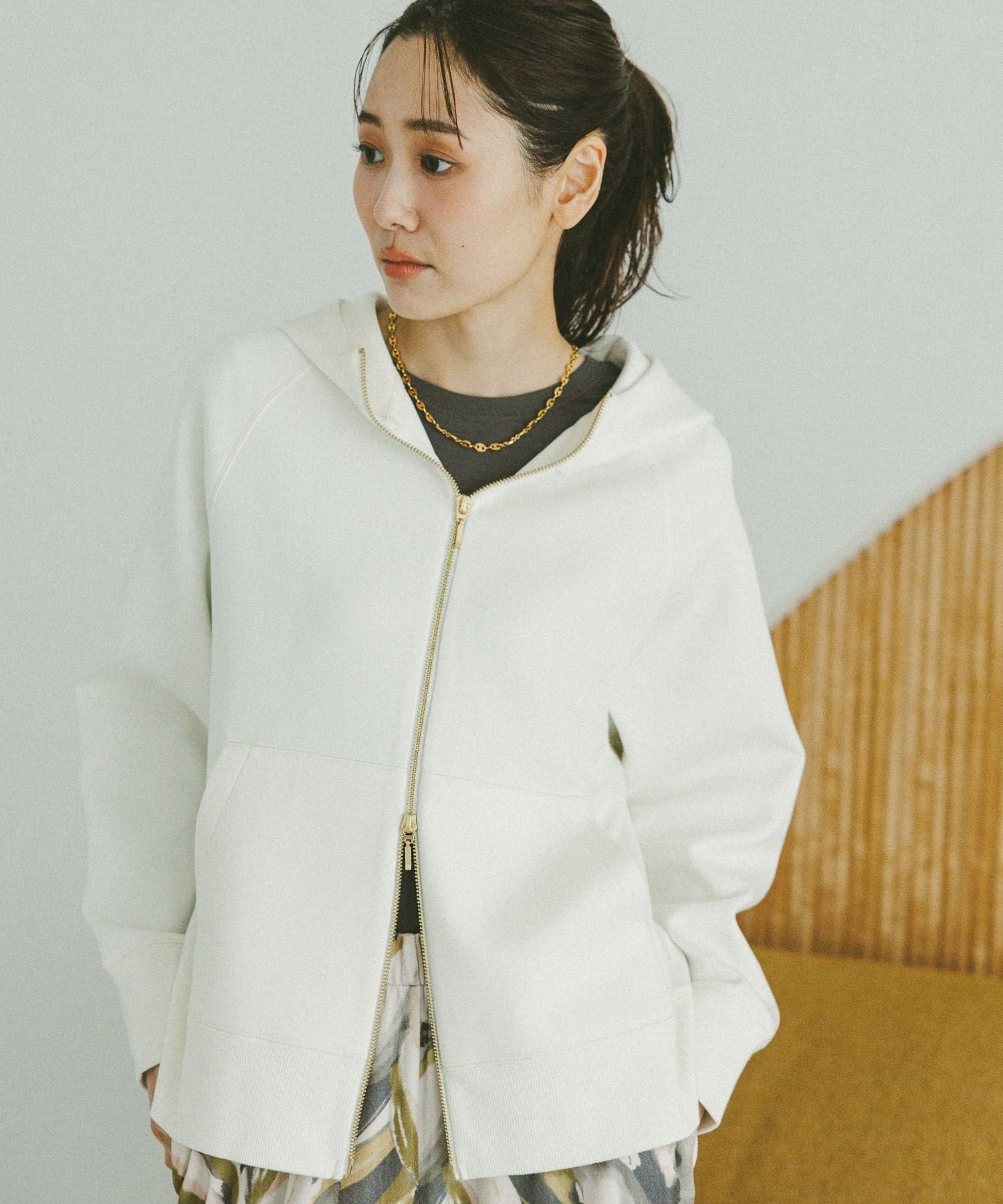 【グローバルワーク/GLOBAL WORK】のダンボールジップパーカー/580938 インテリア・キッズ・メンズ・レディースファッション・服の通販 founy(ファニー) 　ファッション　Fashion　レディースファッション　Fashion for Women　トップス・カットソー　Cut & Sew Tops　レディースパーカー・カジュアルフーディー　Casual Hoodies & Sweatshirts　おすすめ　Recommended / Our Picks　インナー　Innerwear　シルバー　Silver, Metallic Silver　タイトスカート　Pencil Skirt, Tight Skirt　パーカー　Hoodie, Parka　フェミニン　Feminine, Girly　ボトム　Bottoms, Lower Wear　ポケット　Pocket, Pocket Detail　アイボリー08|ID: prp329100004858762 ipo3291000000036275016