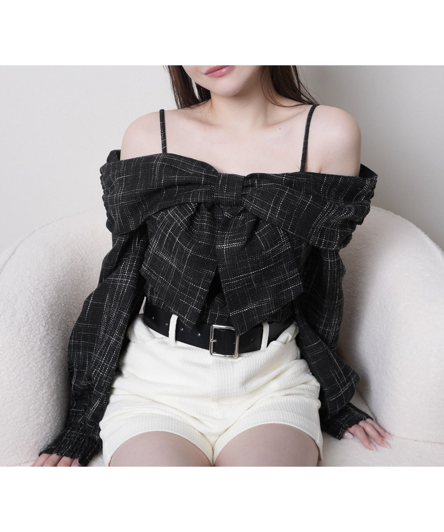 【リップサービス/LIP SERVICE】のLIP SERVICE/リボンオフショルロングスリーブトップス インテリア・キッズ・メンズ・レディースファッション・服の通販 founy(ファニー) 　ファッション　Fashion　レディースファッション　Fashion for Women　トップス・カットソー　Cut & Sew Tops　ガーリー　Girly, Feminine Style　シャーリング　Shirring, Ruched　ダウン　Down, Puffer　チェック　Check, Plaid, Tartan　ツイード　Twill, Twill Weave　デニム　Denim, Jeans Material　トレンド　Trend, Trending Now　バルーン　Balloon, Balloon Silhouette　フェミニン　Feminine, Girly　フォルム　Silhouette, Form　ボトム　Bottoms, Lower Wear　リボン　Ribbon, Bow　ワイド　Wide, Wide Fit　冬　Winter / This Winter　おすすめ　Recommended / Our Picks　ブラック|ID: prp329100004858848 ipo3291000000036268609