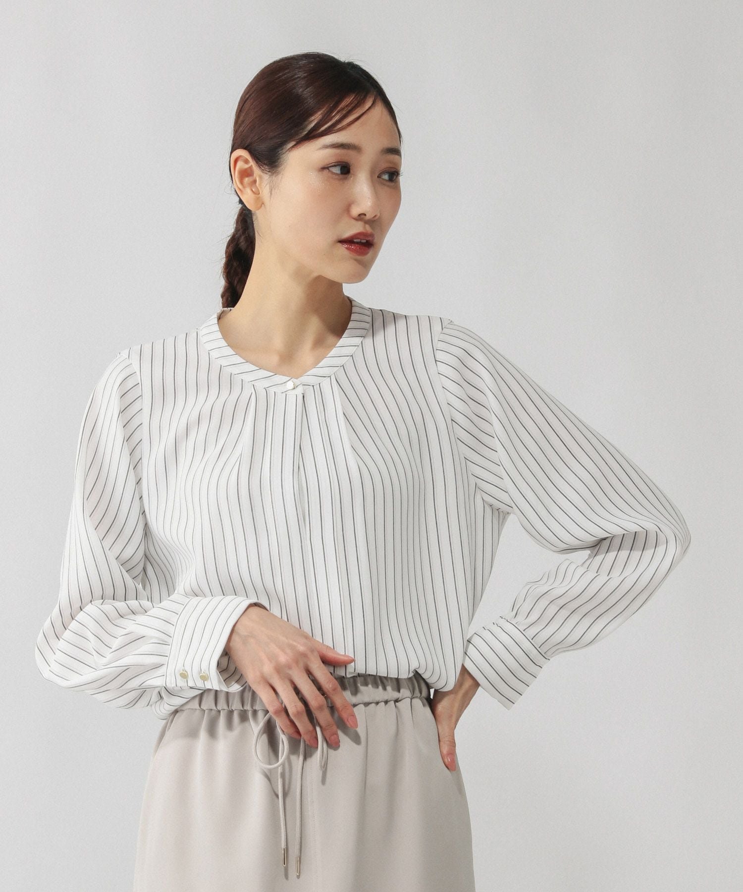 【グローバルワーク/GLOBAL WORK】のキレイつづく2WAYタック長袖/601017 インテリア・キッズ・メンズ・レディースファッション・服の通販 founy(ファニー) 　ファッション　Fashion　レディースファッション　Fashion for Women　トップス・カットソー　Cut & Sew Tops　おすすめ　Recommended / Our Picks　オケージョン　Occasion Wear　スキッパー　Skipper, Open Collar　セレモニー　Ceremony　メタル　Metal, Metal Parts　エレガント 上品　Elegant　人気　Popular, Best Seller　ビジネス 仕事 通勤　Business / Work / Commuting　長袖　Long Sleeve, Full Sleeve　オフストライプ10|ID: prp329100004858853 ipo3291000000036072193