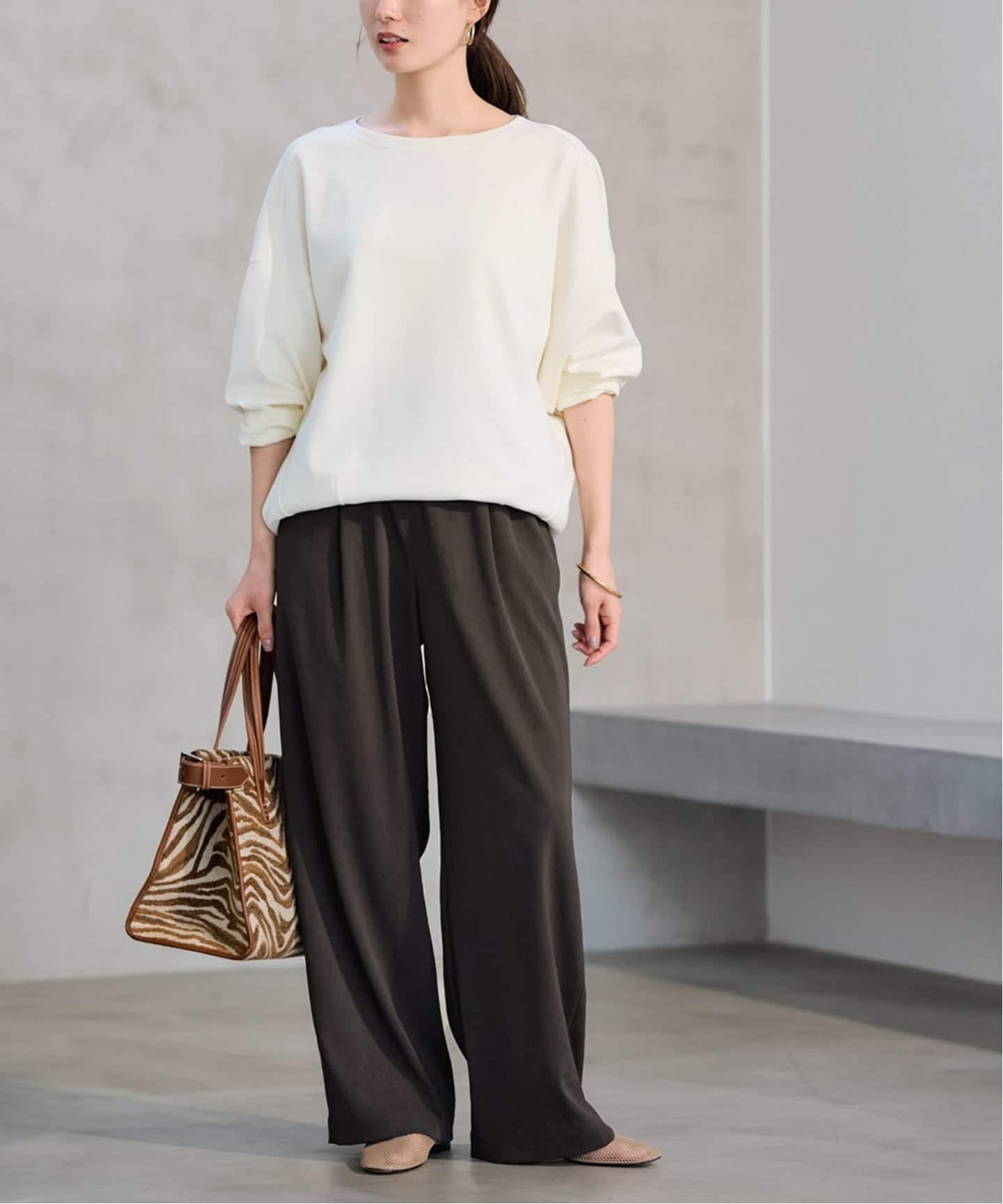 【フレームワーク/FRAMeWORK】の≪一部カラーWEB限定 / 追加≫コクーンプルオーバー インテリア・キッズ・メンズ・レディースファッション・服の通販 founy(ファニー) 　ファッション　Fashion　レディースファッション　Fashion for Women　トップス・カットソー　Cut & Sew Tops　カジュアルプルオーバー・ニットトップス　Pullovers & Knit Tops / Casual Pullovers　なめらか　Smooth, Silky Texture　シンプル　Simple, Minimal　フロント　Front, Front Design　エレガント 上品　Elegant　再入荷　Restock / Back in Stock　ホワイト|ID: prp329100004859845 ipo3291000000036307611