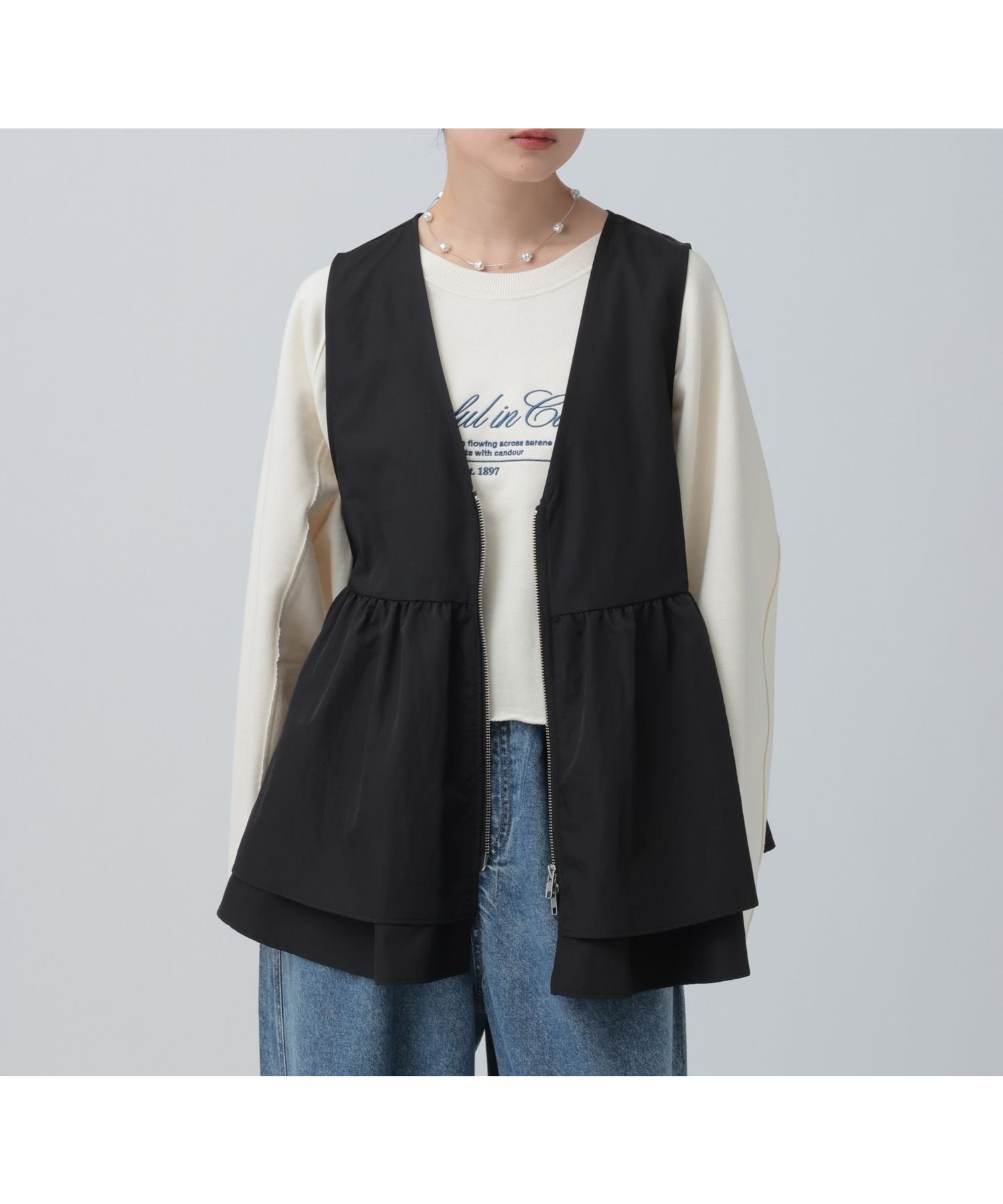 【レプシィム ローリーズファーム/LEPSIM LOWRYS FARM】のWZIPギャザーベスト インテリア・キッズ・メンズ・レディースファッション・服の通販 founy(ファニー) 　ファッション　Fashion　レディースファッション　Fashion for Women　アウター　Coat / Outerwear Collection　トップス・カットソー　Cut & Sew Tops　ベスト&ジレ / 重ね着スタイル　Vests & Gilets　おすすめ　Recommended / Our Picks　インナー　Innerwear　ギャザー　Gathered, Ruffled　ベスト　Vest, Waistcoat　レース　Lace, Lace Fabric　今季　This Season, Current Season　ブラック09|ID: prp329100004860424 ipo3291000000036291223