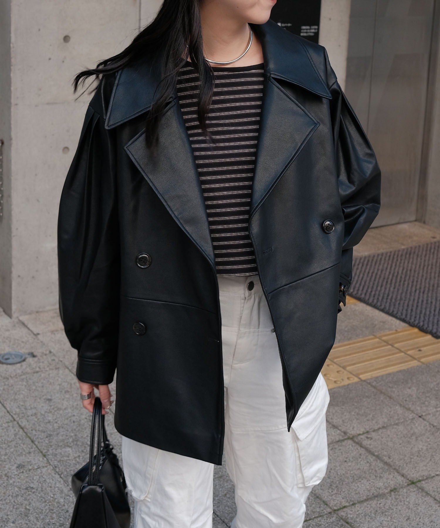 【カプリシューレマージュ/CAPRICIEUX LEMAGE】の【サイズ展開あり】レザーミドルコート インテリア・キッズ・メンズ・レディースファッション・服の通販 founy(ファニー) 　ファッション　Fashion　レディースファッション　Fashion for Women　アウター　Coat / Outerwear Collection　コート・ロングコート・ピーコート　Long Coats, Peacoats & More　おすすめ　Recommended / Our Picks　インナー　Innerwear　ショルダー　Shoulder, Shoulder Strap　トレンチ　Trench, Trench Coat　ドロップ　Drop Shoulder, Dropped Style　マキシ　Maxi, Full Length　ミドル　Middle Length, Mid Height　ワイド　Wide, Wide Fit　ブラック|ID: prp329100004861210 ipo3291000000036010845