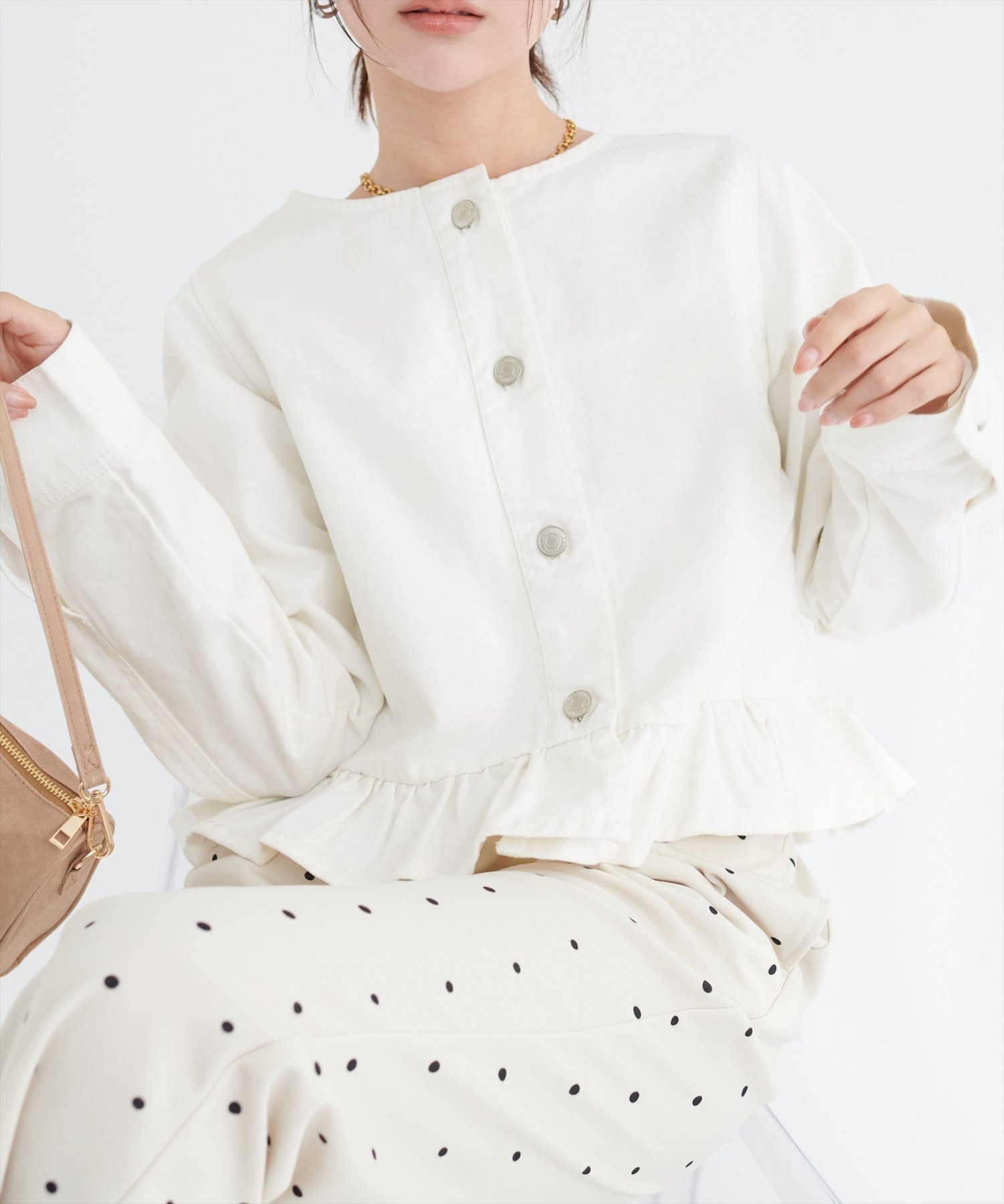 【ナチュラルクチュール/natural couture】のノーカラーペプラムデニムジャケット インテリア・キッズ・メンズ・レディースファッション・服の通販 founy(ファニー) 　ファッション　Fashion　レディースファッション　Fashion for Women　アウター　Coat / Outerwear Collection　レディースジャケット・軽アウター　Jackets　デニムジャケット / カジュアルアウター　Denim Jackets　アクセサリー　Fashion Accessories　インナー　Innerwear　カットソー　Cut and Sewn Top　コンパクト　Compact, Small Size　スカーフ　Scarf, Neckwear　セットアップ　Set-Up, Coordinated Outfit　デニム　Denim, Jeans Material　トレンド　Trend, Trending Now　フェミニン　Feminine, Girly　フリル　Frill, Ruffle　フレア　Flare, Flared　フロント　Front, Front Design　ペプラム　Peplum, Flared Hem　ポケット　Pocket, Pocket Detail　ミックス　Mix, Mixed Style　ロング　Long, Long-Length　ワイド　Wide, Wide Fit　再入荷　Restock / Back in Stock　おすすめ　Recommended / Our Picks　2026年　2026　オフホワイト|ID: prp329100004861225 ipo3291000000036011424