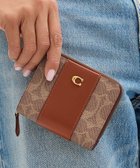 【コーチ/COACH】の【公式】ビルフォールド ウォレット・カラーブロック シグネチャー キャンバス 人気、トレンドファッション・服の通販 founy(ファニー) ファッション Fashion レディースファッション Fashion for Women キャンバス Canvas, Canvas Fabric クラシック Classic, Timeless Style ジップ Zip, Zipper 財布 Wallet, Purse ニューヨーク New York, NYC Style ポケット Pocket, Pocket Detail おすすめ Recommended / Our Picks ギフト プレゼント Gift / Present thumbnail BROWN|ID: prp329100004861291 ipo3291000000036013579