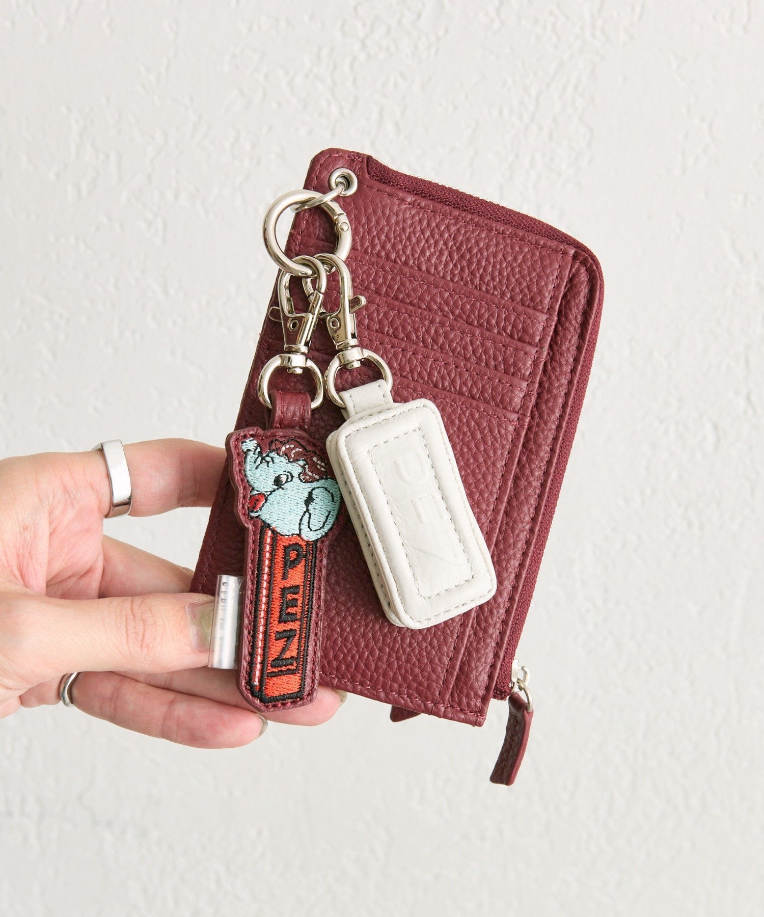 【イア パピヨネ/ear PAPILLONNER】の【PEZ(ペッツ)×ear】本革フラグメントケース インテリア・キッズ・メンズ・レディースファッション・服の通販 founy(ファニー) 　ファッション　Fashion　レディースファッション　Fashion for Women　コイン　Coin, Coin Design　コラボ　Collaboration, Collab　スペシャル　Special, Limited Edition　チェーン　Chain, Chain Strap　チャーム　Charm, Pendant　人気　Popular, Best Seller　ポケット　Pocket, Pocket Detail　モチーフ　Motif, Design Theme　ボルドー|ID: prp329100004861297 ipo3291000000036013828