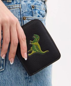 【コーチ/COACH】の【公式】日本限定 ビルフォールド ウォレット・レキシー プリント 人気、トレンドファッション・服の通販 founy(ファニー) ファッション Fashion レディースファッション Fashion for Women クラシック Classic, Timeless Style ジップ Zip, Zipper 財布 Wallet, Purse ニューヨーク New York, NYC Style プリント Print, Printed Pattern ポケット Pocket, Pocket Detail おすすめ Recommended / Our Picks ギフト プレゼント Gift / Present |ID:prp329100004861300