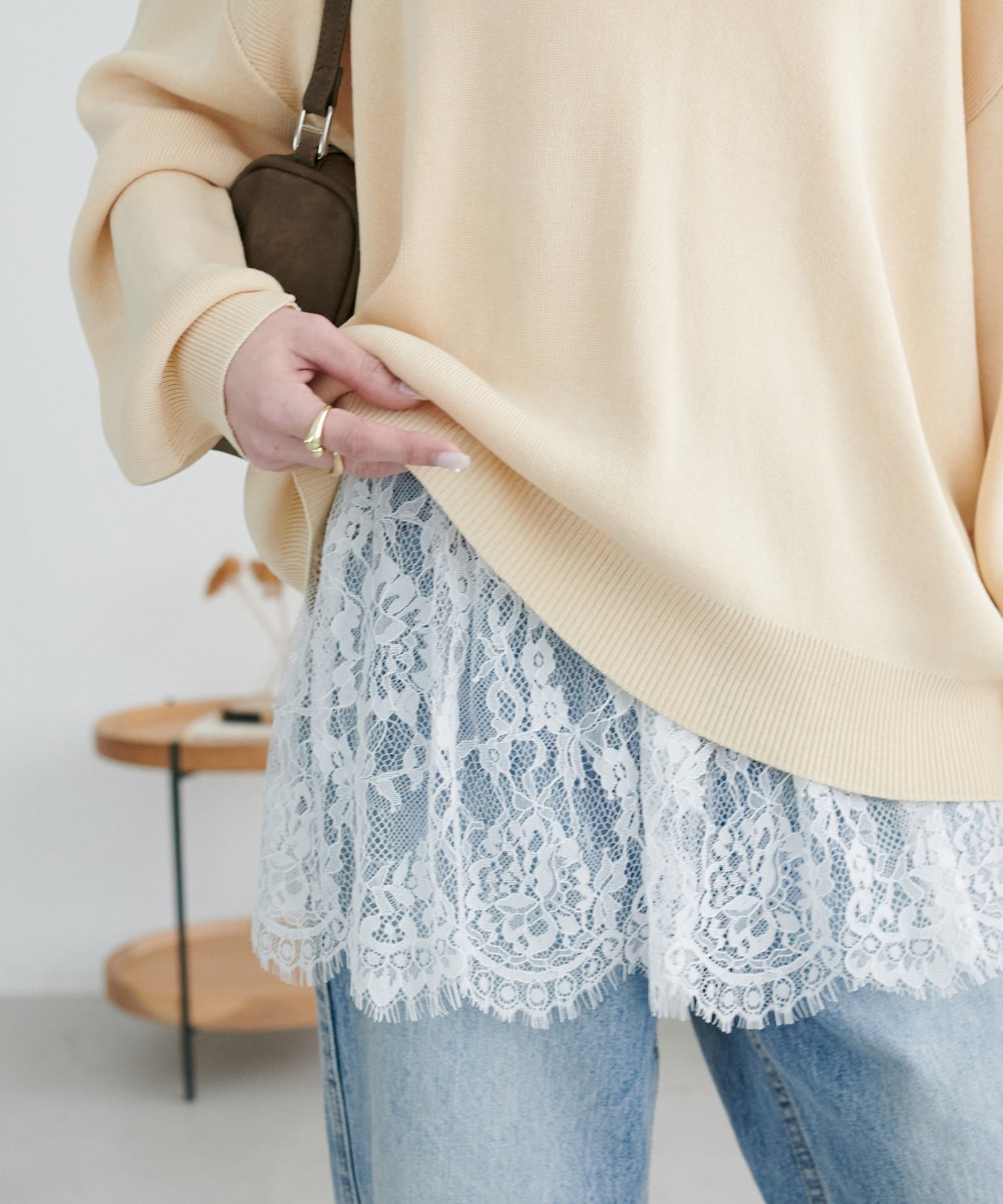 【ディスコート/Discoat】の【SS先行 】裾レース切替キャミ 人気、トレンドファッション・服の通販 founy(ファニー) 　ファッション　Fashion　レディースファッション　Fashion for Women　トップス・カットソー　Cut & Sew Tops　キャミソール&ノースリーブ　Camisoles & Sleeveless Tops　おすすめ　Recommended / Our Picks　インナー　Innerwear　カーディガン　Cardigan, Knitwear　キャミ　Camisole, Cami Top　ジャケット　Jacket, Outerwear　デニム　Denim, Jeans Material　レース　Lace, Lace Fabric　エレガント 上品　Elegant　切替　Switching, Contrast Panel　 other-1|ID: prp329100004861610 ipo3291000000036039152