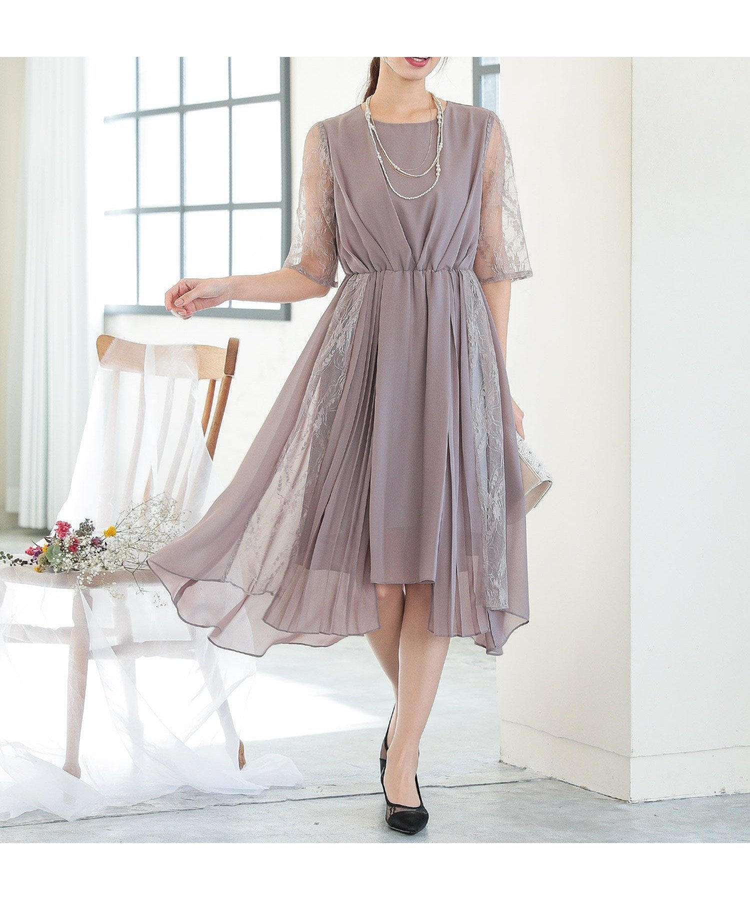 【ビーフラット/bflat】のレースプリーツイレヘムワンピースパーティードレス インテリア・キッズ・メンズ・レディースファッション・服の通販 founy(ファニー) 　ファッション　Fashion　レディースファッション　Fashion for Women　ワンピース　Dresses　フォーマル・パーティードレス・結婚式用ドレス　Elegant & Casual Dresses　おすすめ　Recommended / Our Picks　アクセサリー　Fashion Accessories　イレギュラーヘム　Irregular Hem　シンプル　Simple, Minimal　フェミニン　Feminine, Girly　プリーツ　Pleats, Pleated　ミドル　Middle Length, Mid Height　ラウンド　Round, Round Neck　レース　Lace, Lace Fabric　エレガント 上品　Elegant　二次会　After Party　切替　Switching, Contrast Panel　披露宴　Wedding Reception　結婚式　Wedding　グレージュ|ID: prp329100004861655 ipo3291000000036042770