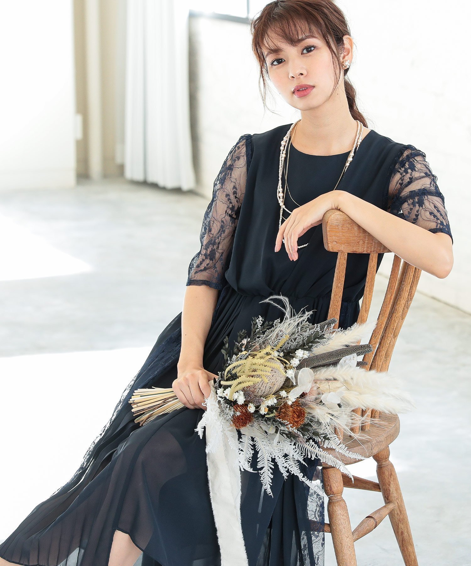 【ビーフラット/bflat】のレースプリーツイレヘムワンピースパーティードレス インテリア・キッズ・メンズ・レディースファッション・服の通販 founy(ファニー) 　ファッション　Fashion　レディースファッション　Fashion for Women　ワンピース　Dresses　フォーマル・パーティードレス・結婚式用ドレス　Elegant & Casual Dresses　おすすめ　Recommended / Our Picks　アクセサリー　Fashion Accessories　イレギュラーヘム　Irregular Hem　シンプル　Simple, Minimal　フェミニン　Feminine, Girly　プリーツ　Pleats, Pleated　ミドル　Middle Length, Mid Height　ラウンド　Round, Round Neck　レース　Lace, Lace Fabric　エレガント 上品　Elegant　二次会　After Party　切替　Switching, Contrast Panel　披露宴　Wedding Reception　結婚式　Wedding　ネイビー|ID: prp329100004861655 ipo3291000000036042773