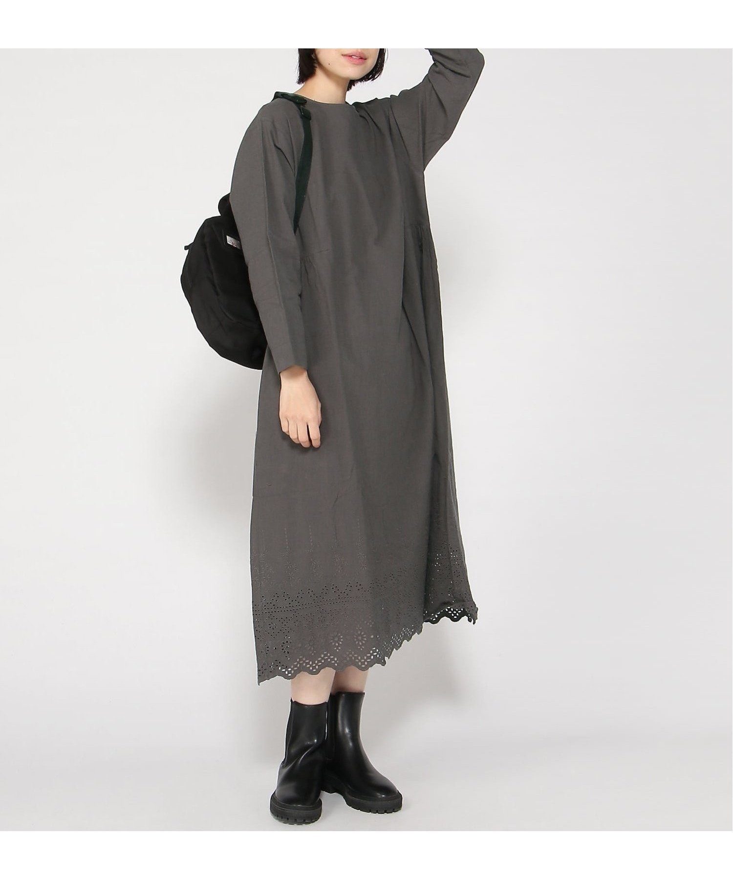 【クラウドナイン/cloudnine】の裾スカラップ刺繍の綿麻ワンピース 落ち着き 華やか ナチュラル服 体型カバー 千鳥柄 無地 インテリア・キッズ・メンズ・レディースファッション・服の通販 founy(ファニー) 　ファッション　Fashion　レディースファッション　Fashion for Women　ワンピース　Dresses　エンブロイダリー　Embroidery Design　スカラップ　Scallop, Scalloped Edge　リネン　Linen, Linen Fabric　楽ちん　Easy Fit, Comfortable　無地　Plain, Solid Color　チャコール|ID: prp329100004861656 ipo3291000000036043039