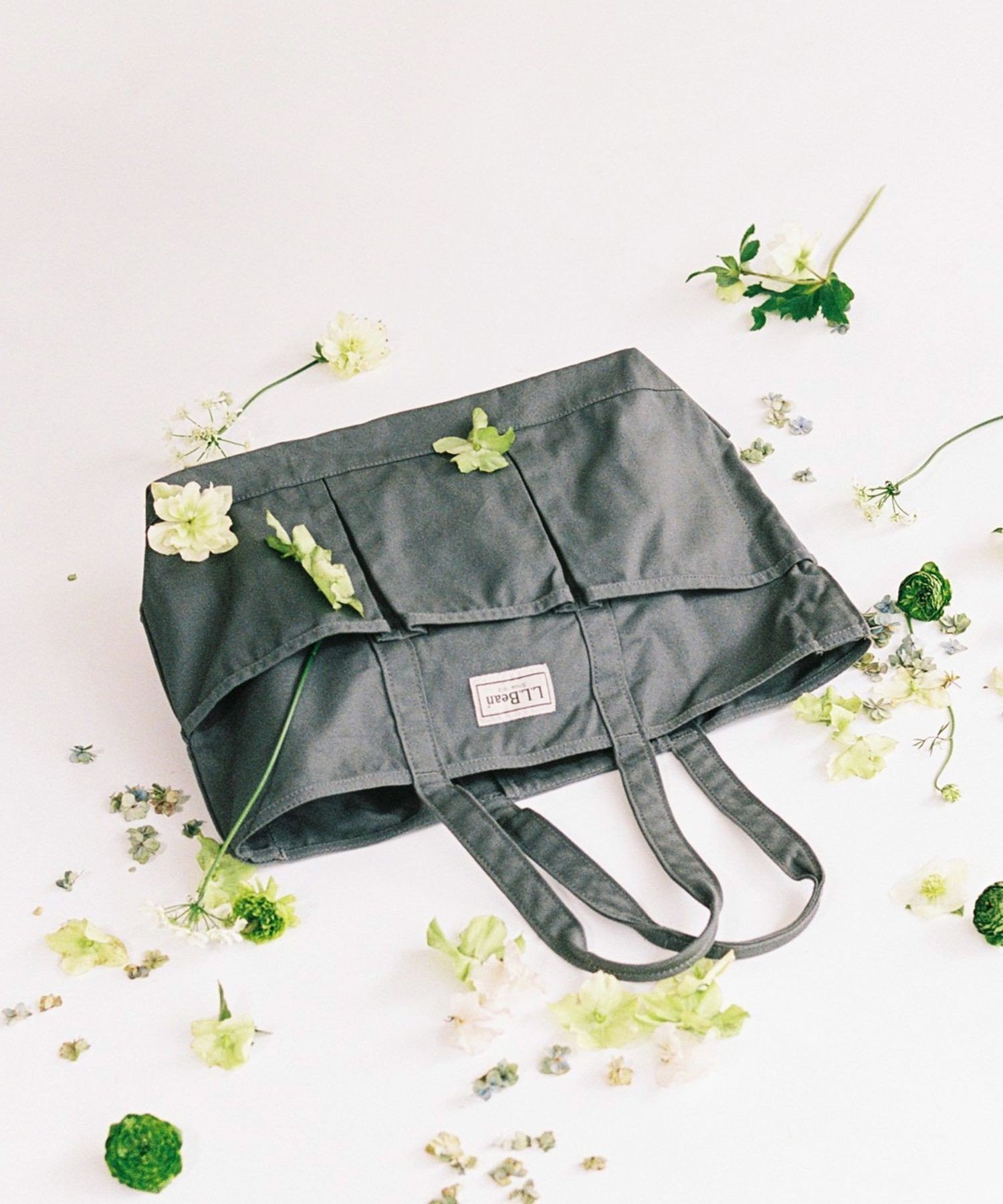 【アダム エ ロペ/ADAM ET ROPE'】の【L.L.Bean for BIOTOP】 Exclusive GARDEN TOTE BAG インテリア・キッズ・メンズ・レディースファッション・服の通販 founy(ファニー) 　ファッション　Fashion　レディースファッション　Fashion for Women　バッグ　Bags　アウトドア　Outdoor Clothing　シューズ　Shoes, Footwear　スポーツ　Sports, Activewear　人気　Popular, Best Seller　ポケット　Pocket, Pocket Detail　別注　Limited Edition, Custom Order　チャコール(06)|ID: prp329100004861904 ipo3291000000036068058