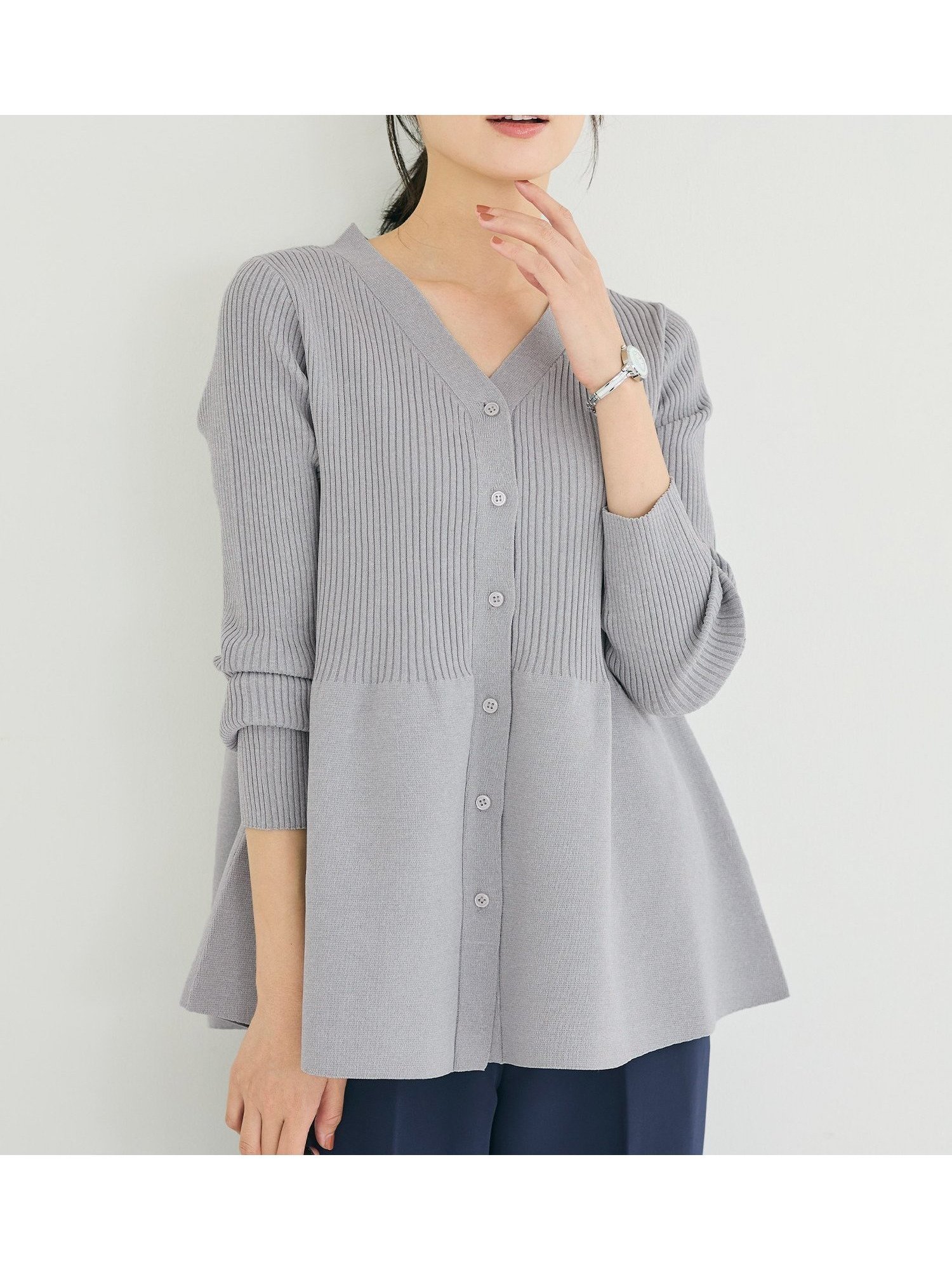 【コカ/COCA】のペプラムニットチュニックカーディガン インテリア・キッズ・メンズ・レディースファッション・服の通販 founy(ファニー) 　ファッション　Fashion　レディースファッション　Fashion for Women　トップス・カットソー　Cut & Sew Tops　ニット　Knit Tops & Sweaters　カーディガン・羽織り　Layered Style Cardigans　ウォッシャブル　Machine Washable　春　Spring　カーディガン　Cardigan, Knitwear　シンプル　Simple, Minimal　スラックス　Slacks, Dress Pants　チュニック　Tunic, Long Top　デニム　Denim, Jeans Material　長袖　Long Sleeve, Full Sleeve　バランス　Balance, Style Balance　フレア　Flare, Flared　フロント　Front, Front Design　ベーシック　Basic, Essential　ペプラム　Peplum, Flared Hem　ポケット　Pocket, Pocket Detail　無地　Plain, Solid Color　エレガント 上品　Elegant　ビジネス 仕事 通勤　Business / Work / Commuting　2026年　2026　Lt.gray|ID: prp329100004861923 ipo3291000000036071933