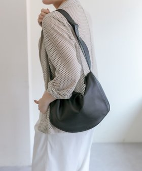 【イア パピヨネ/ear PAPILLONNER】のスワロ-マチショルダーバッグ 人気、トレンドファッション・服の通販 founy(ファニー) ファッション Fashion レディースファッション Fashion for Women バッグ Bags アンティーク Antique-Inspired ショルダー Shoulder, Shoulder Strap シルバー Silver, Metallic Silver シンプル Simple, Minimal スリム Slim, Slim Fit 財布 Wallet, Purse デニム Denim, Jeans Material 定番 Standard, Basic Item 人気 Popular, Best Seller フィット Fit, Slim Fit フォルム Silhouette, Form ベーシック Basic, Essential ポケット Pocket, Pocket Detail マグネット Magnet, Magnetic Closure おすすめ Recommended / Our Picks エレガント 上品 Elegant セレモニー Ceremony |ID:prp329100004861930