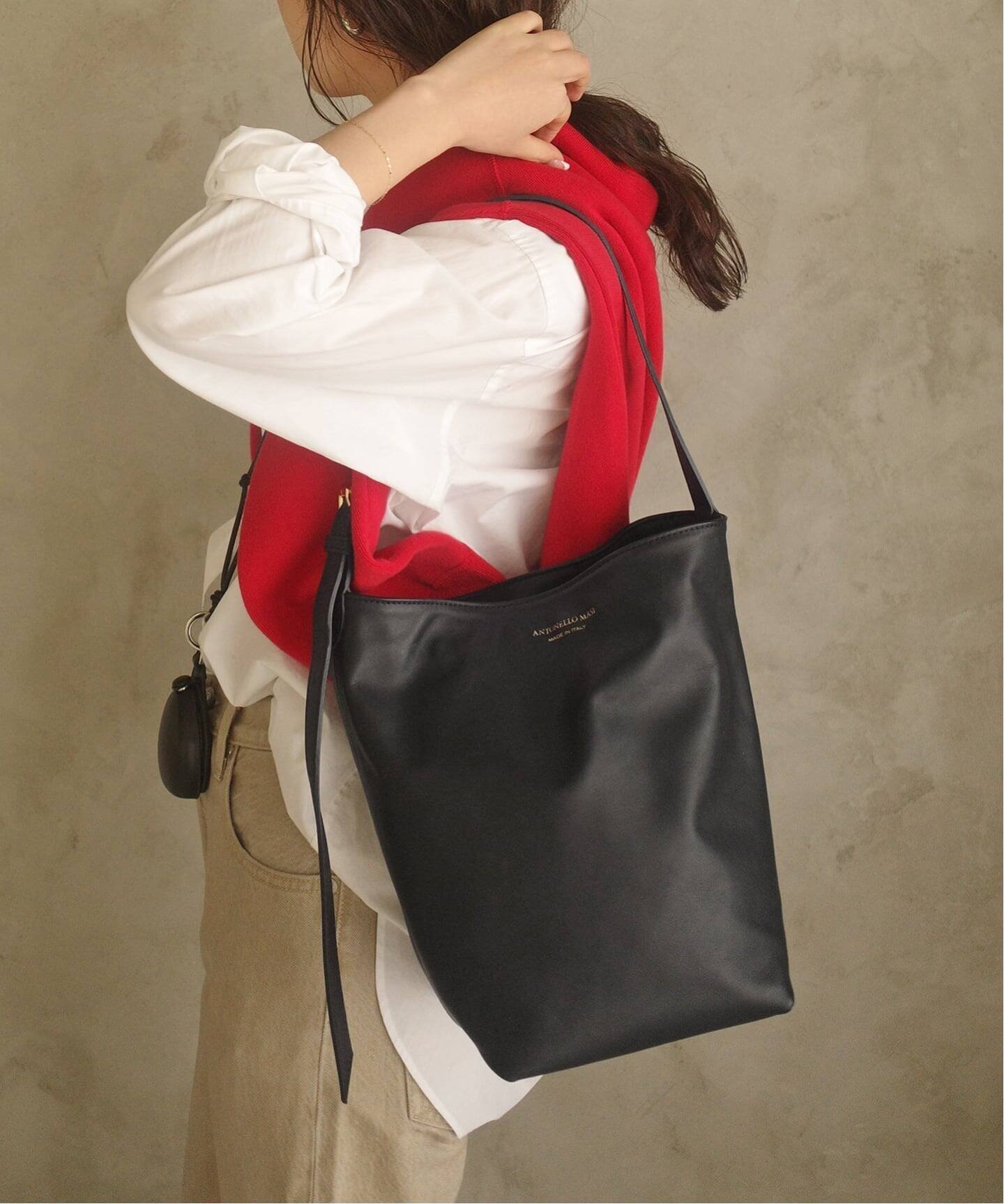 【スローブ イエナ/SLOBE IENA】のANTONELLO MASI SLOBE別注 バケツバッグ LUANA インテリア・キッズ・メンズ・レディースファッション・服の通販 founy(ファニー) 　ファッション　Fashion　レディースファッション　Fashion for Women　イタリア　Italy　スマート　Smart, Elegant　バケツ　Bucket, Bucket Style　別注　Limited Edition, Custom Order　ビジネス 仕事 通勤　Business / Work / Commuting　ブラック|ID: prp329100004861931 ipo3291000000036073407