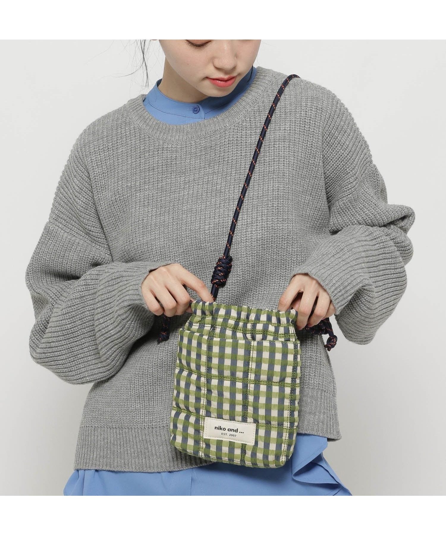 【ニコアンド/niko and】のオリジナルキルト巾着ショルダーバッグ インテリア・キッズ・メンズ・レディースファッション・服の通販 founy(ファニー) ファッション Fashion レディースファッション Fashion for Women バッグ Bags キルティング Quilted, Quilting キルト Quilt, Quilted Fabric コンパクト Compact, Small Size 巾着 Drawstring Bag, Kinchaku ショルダー Shoulder, Shoulder Strap スクエア Square, Square Shape スポーティ Sporty, Casual Athletic 財布 Wallet, Purse チェック Check, Plaid, Tartan ドット Polka Dot, Dot Pattern 定番 Standard, Basic Item ハンカチ Handkerchief, Hanky ベーシック Basic, Essential ポケット Pocket, Pocket Detail ラップ Wrap, Wrap Design リップ Lip, Lip Motif レオパード Leopard, Animal Print おすすめ Recommended / Our Picks 旅行 Travel グリーン|ID: prp329100004862004 ipo3291000000036074714