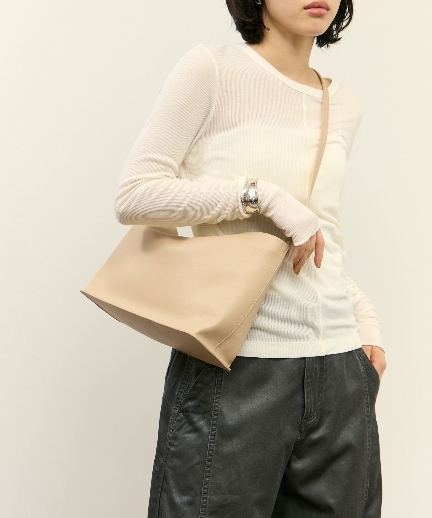 【アダム エ ロペ/ADAM ET ROPE'】のスクエアショルダーバッグ 人気、トレンドファッション・服の通販 founy(ファニー) ファッション Fashion レディースファッション Fashion for Women バッグ Bags イエロー Yellow 春 Spring コンパクト Compact, Small Size 傘 Umbrella, Parasol ショルダー Shoulder, Shoulder Strap スクエア Square, Square Shape スタイリッシュ Stylish, Fashionable 財布 Wallet, Purse フォルム Silhouette, Form ポケット Pocket, Pocket Detail エレガント 上品 Elegant 2026年 2026 other-1|ID: prp329100004862006 ipo3291000000036074729