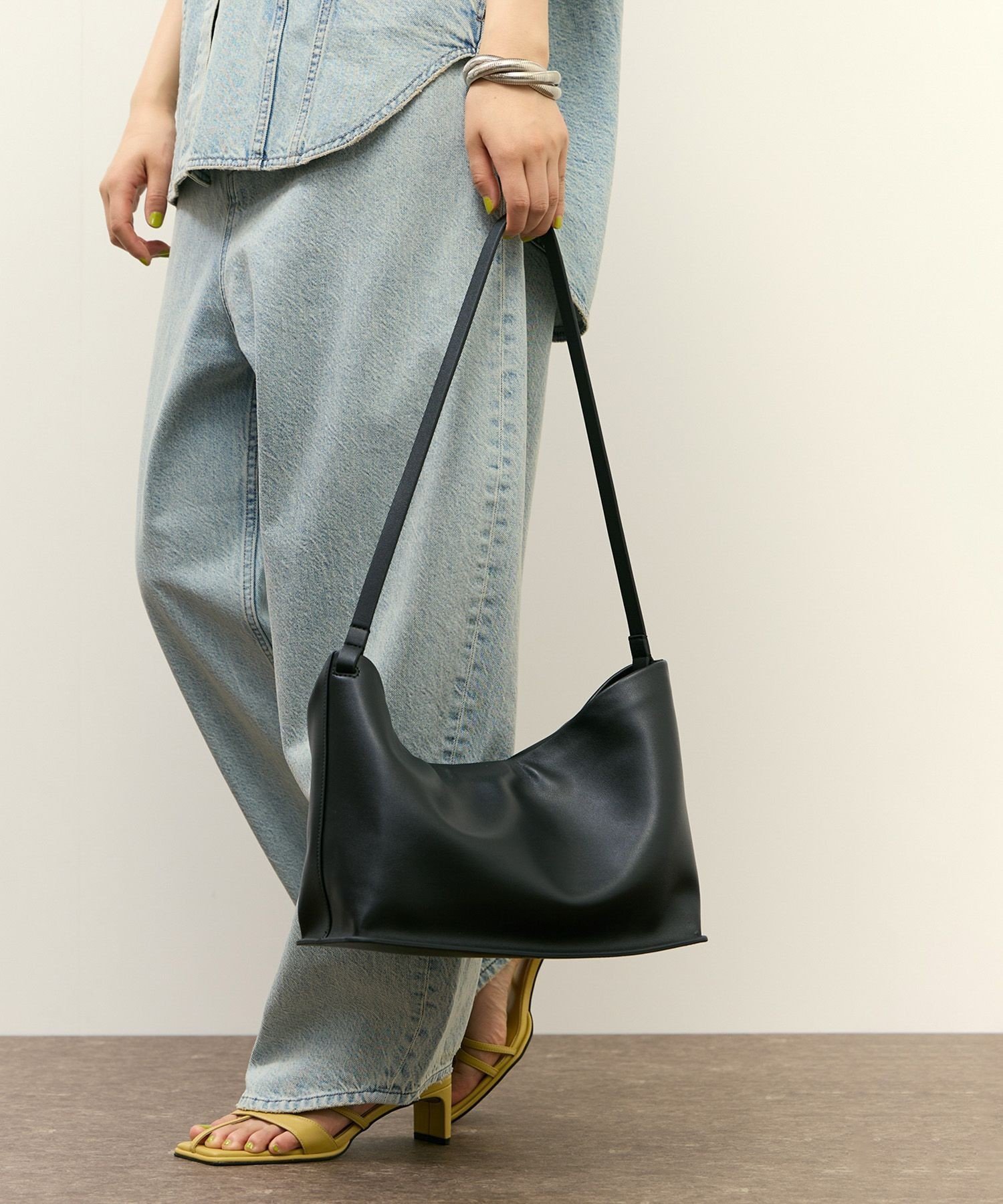 【アダム エ ロペ/ADAM ET ROPE'】のスクエアショルダーバッグ インテリア・キッズ・メンズ・レディースファッション・服の通販 founy(ファニー) ファッション Fashion レディースファッション Fashion for Women バッグ Bags イエロー Yellow 春 Spring コンパクト Compact, Small Size 傘 Umbrella, Parasol ショルダー Shoulder, Shoulder Strap スクエア Square, Square Shape スタイリッシュ Stylish, Fashionable 財布 Wallet, Purse フォルム Silhouette, Form ポケット Pocket, Pocket Detail エレガント 上品 Elegant 2026年 2026 ブラック(01)|ID: prp329100004862006 ipo3291000000036074733