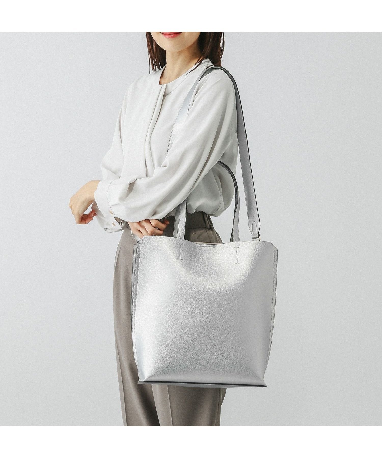 【グローバルワーク/GLOBAL WORK】のスペ軽撥水縦A4トート/248213 インテリア・キッズ・メンズ・レディースファッション・服の通販 founy(ファニー) ファッション Fashion レディースファッション Fashion for Women バッグ Bags ショルダー Shoulder, Shoulder Strap フォルム Silhouette, Form ポケット Pocket, Pocket Detail 人気 Popular, Best Seller 軽量 Lightweight, Ultra Light ビジネス 仕事 通勤 Business / Work / Commuting シルバー12|ID: prp329100004862019 ipo3291000000036074812