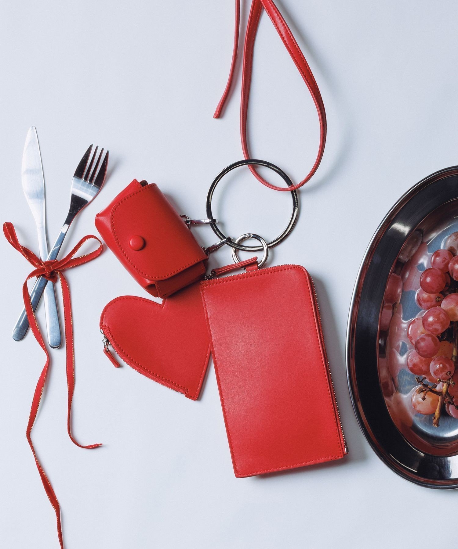 【アダム エ ロペ/ADAM ET ROPE'】の【WEB限定】マルチポーチ付きショルダーバッグ インテリア・キッズ・メンズ・レディースファッション・服の通販 founy(ファニー) 　ファッション　Fashion　レディースファッション　Fashion for Women　バッグ　Bags　ポーチ&ミニバッグ　Pouches & Mini Bags　アクセサリー　Fashion Accessories　コンパクト　Compact, Small Size　シルバー　Silver, Metallic Silver　フェイクレザー　Faux Leather, PU Leather　フォルム　Silhouette, Form　ポシェット　Pochette, Mini Bag　ポーチ　Pouch, Small Case　モチーフ　Motif, Design Theme　リップ　Lip, Lip Motif　おすすめ　Recommended / Our Picks　スマホショルダーバッグ　Smartphone Shoulder Bag　2025年　2025　2025-2026秋冬・A/W　Autumn/Winter 2025–26 AW25–26　レッド(60)|ID: prp329100004862029 ipo3291000000036074887