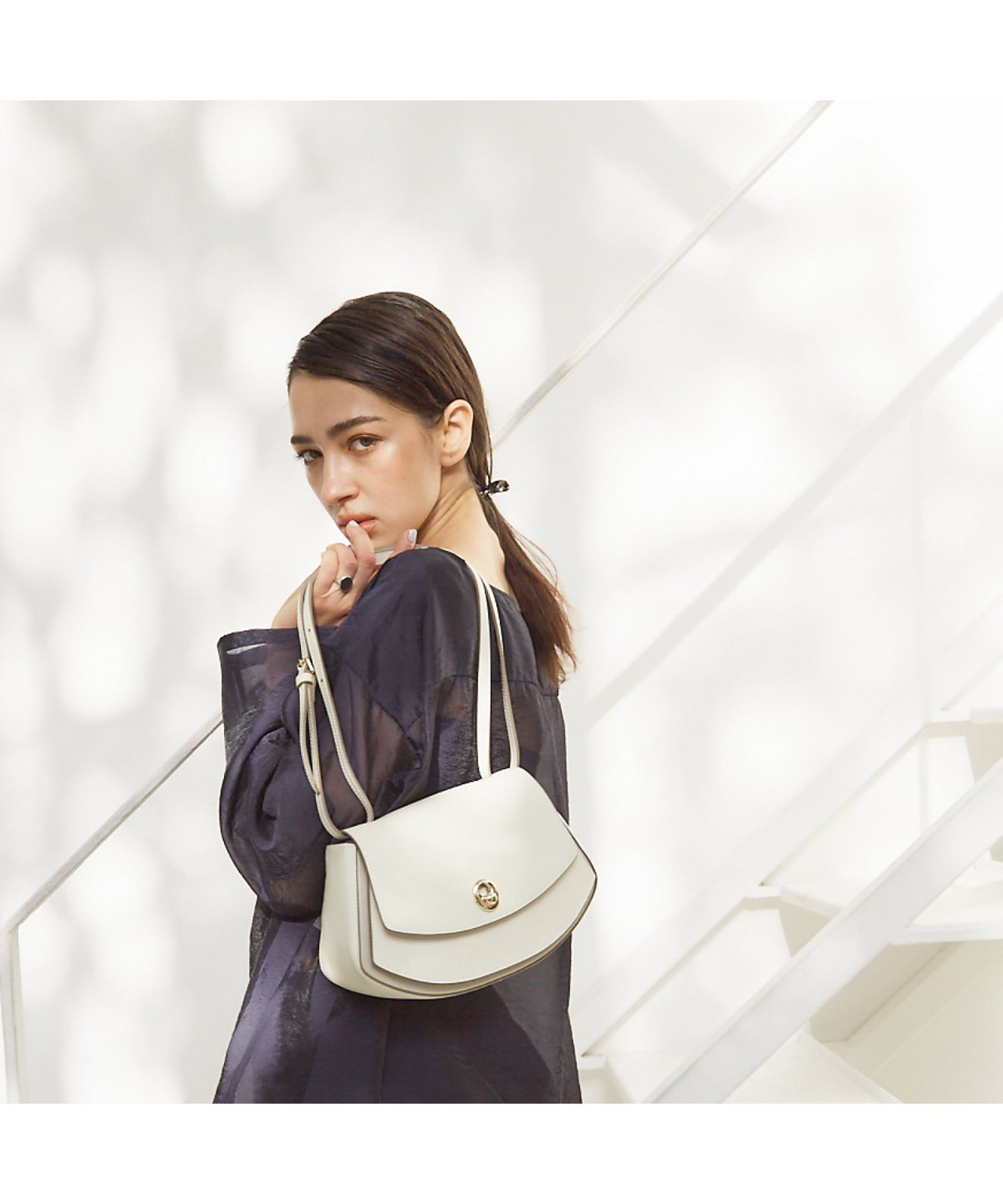 【ロウェル シングス/LOWELL Things】の【Oggi掲載】Ecla/レザー3WAYショルダーバッグ インテリア・キッズ・メンズ・レディースファッション・服の通販 founy(ファニー) 　雑誌掲載アイテム　Magazine Picks & Fashion Features　ファッション雑誌　Fashion Magazines　オッジ　Oggi　ファッション　Fashion　レディースファッション　Fashion for Women　バッグ　Bags　ショルダー　Shoulder, Shoulder Strap　トレンド　Trend, Trending Now　フォルム　Silhouette, Form　フラップ　Flap, Flap Pocket　フロント　Front, Front Design　ポケット　Pocket, Pocket Detail　ラウンド　Round, Round Neck　ラップ　Wrap, Wrap Design　ロング　Long, Long-Length　財布　Wallet, Purse　雑誌　Magazine, Fashion Magazine　アイボリー|ID: prp329100004862032 ipo3291000000036074933