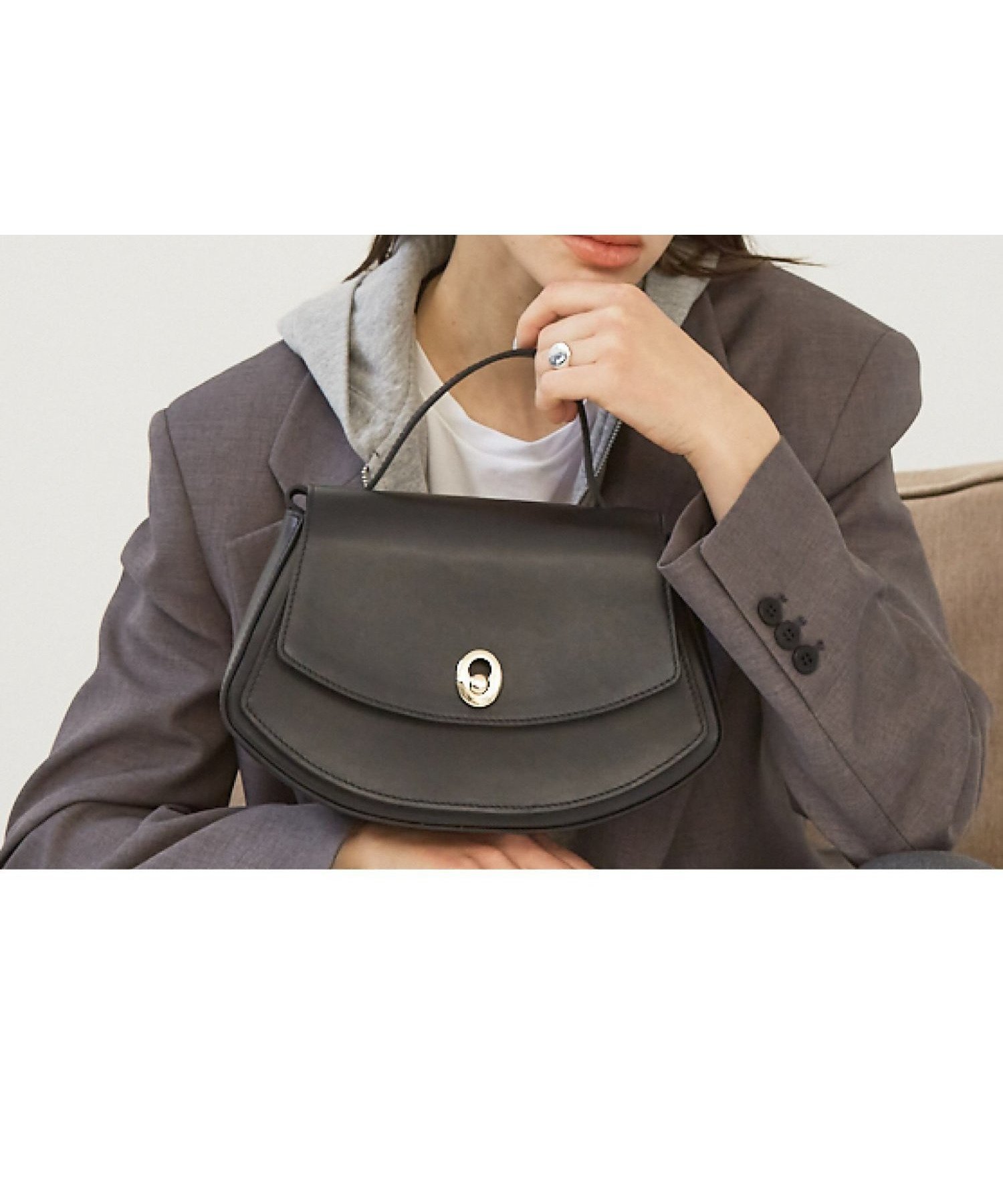 【ロウェル シングス/LOWELL Things】の【Oggi掲載】Ecla/レザー3WAYショルダーバッグ インテリア・キッズ・メンズ・レディースファッション・服の通販 founy(ファニー) 　雑誌掲載アイテム　Magazine Picks & Fashion Features　ファッション雑誌　Fashion Magazines　オッジ　Oggi　ファッション　Fashion　レディースファッション　Fashion for Women　バッグ　Bags　ショルダー　Shoulder, Shoulder Strap　トレンド　Trend, Trending Now　フォルム　Silhouette, Form　フラップ　Flap, Flap Pocket　フロント　Front, Front Design　ポケット　Pocket, Pocket Detail　ラウンド　Round, Round Neck　ラップ　Wrap, Wrap Design　ロング　Long, Long-Length　財布　Wallet, Purse　雑誌　Magazine, Fashion Magazine　ブラック|ID: prp329100004862032 ipo3291000000036074936