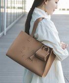 【ビームス ハート/BEAMS HEART】の【A4サイズ収納可能】パンチングロゴ チャーム付き トートバッグ 26SS レディース デイリーバッグ オンオフ兼用 人気、トレンドファッション・服の通販 founy(ファニー) ファッション Fashion レディースファッション Fashion for Women バッグ Bags シンプル Simple, Minimal スマート Smart, Elegant タッセル Tassel, Fringe チャーム Charm, Pendant デニム Denim, Jeans Material フロント Front, Front Design リアル Real, Realistic ロング Long, Long-Length 2026年 2026 thumbnail CAMEL|ID: prp329100004862034 ipo3291000000036075083