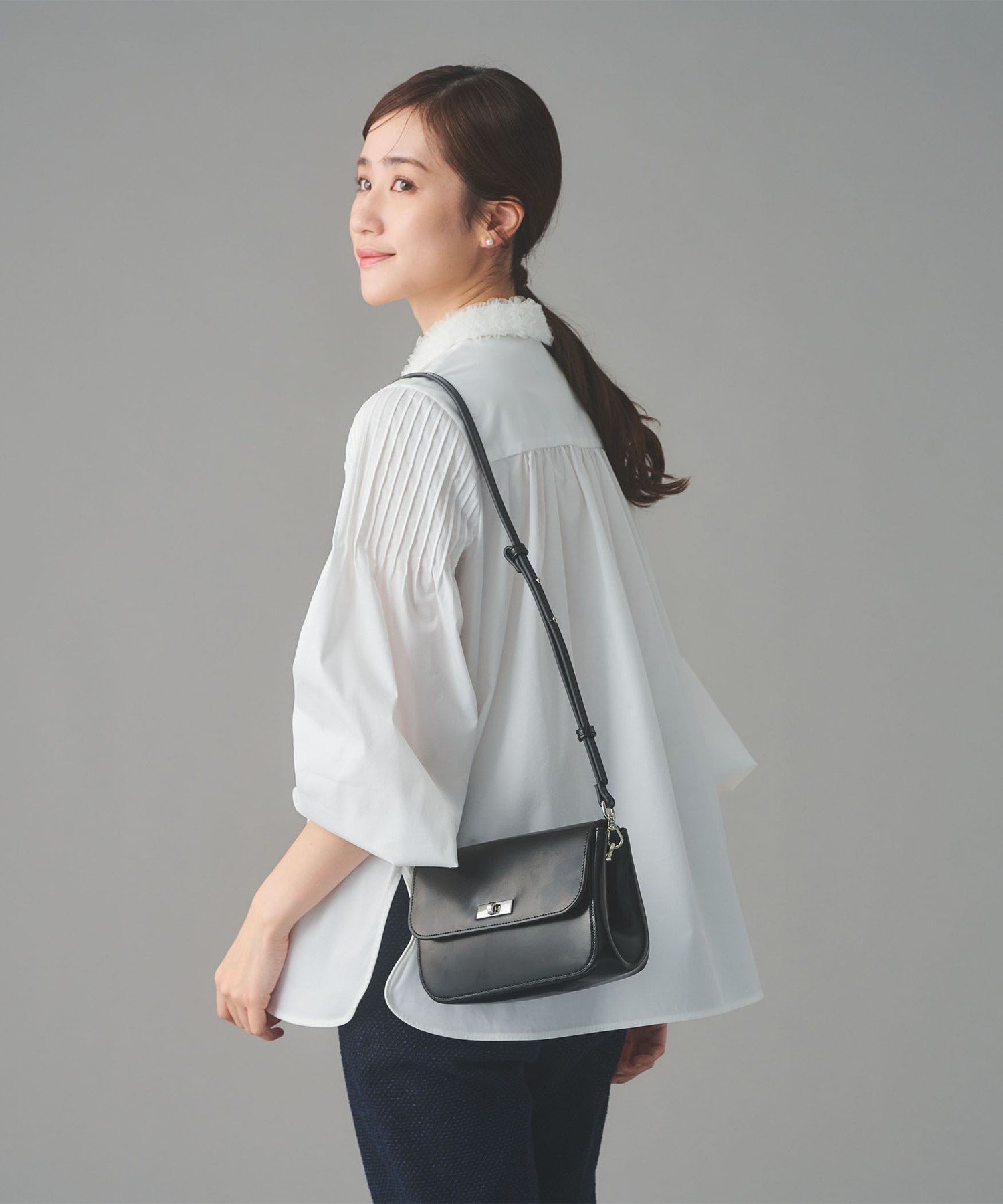 【ユナイテッドアローズ/UNITED ARROWS】のフラップ コンパートメント ショルダーバッグ インテリア・キッズ・メンズ・レディースファッション・服の通販 founy(ファニー) 　ファッション　Fashion　レディースファッション　Fashion for Women　バッグ　Bags　ショルダー　Shoulder, Shoulder Strap　シンプル　Simple, Minimal　セレモニー　Ceremony　フィット　Fit, Slim Fit　フラップ　Flap, Flap Pocket　BLACK|ID: prp329100004862049 ipo3291000000036075217