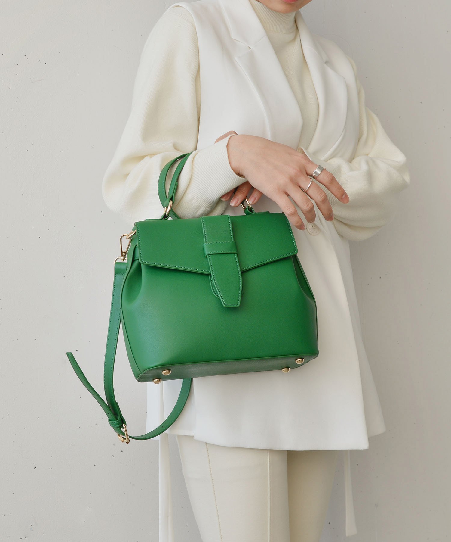 【イストワール/Histoire】のstyiro/ベルトフラップ2WAYショルダーハンドバッグ/Sサイズ インテリア・キッズ・メンズ・レディースファッション・服の通販 founy(ファニー) 　ファッション　Fashion　レディースファッション　Fashion for Women　ベルト&ウエストマーク　Belts & Waist Accessories　アクセサリー　Fashion Accessories　ショルダー　Shoulder, Shoulder Strap　シンプル　Simple, Minimal　スマート　Smart, Elegant　トラベル　Travel, Travel Gear　トレンド　Trend, Trending Now　フェイクレザー　Faux Leather, PU Leather　フラップ　Flap, Flap Pocket　ポケット　Pocket, Pocket Detail　モノトーン　Monotone, Black and White　リラックス　Relax, Relaxed Fit　おすすめ　Recommended / Our Picks　夏　Summer　ビジネス 仕事 通勤　Business / Work / Commuting　GN|ID: prp329100004862054 ipo3291000000036075266