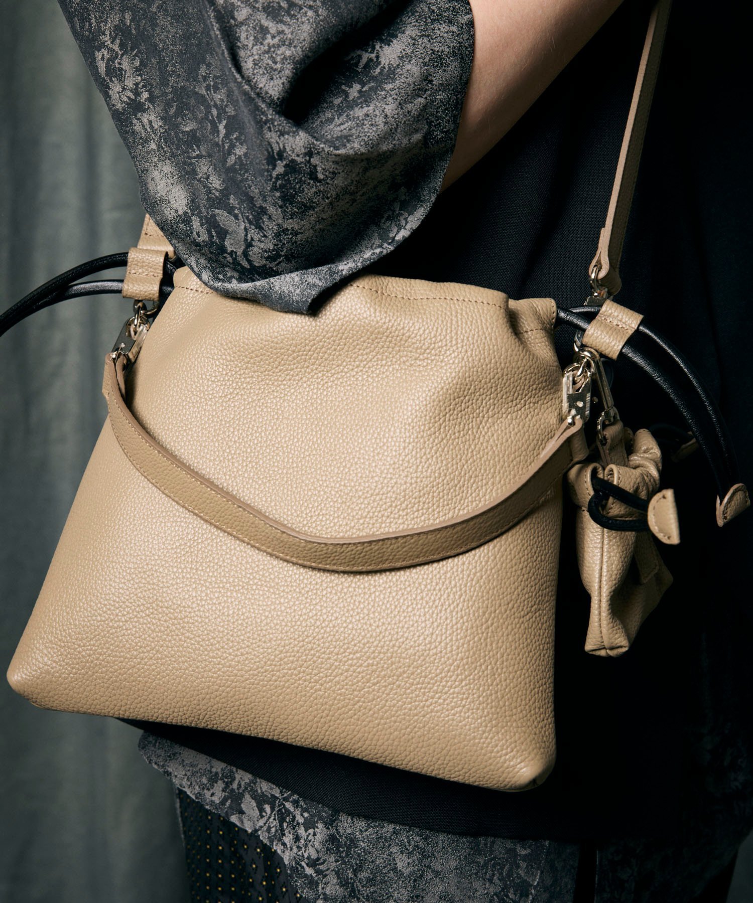 【メゾンスペシャル/MAISON SPECIAL】の2WAY Drawstring Leather Shoulder Bag With Drawstring Charm 人気、トレンドファッション・服の通販 founy(ファニー) 　ファッション　Fashion　レディースファッション　Fashion for Women　おすすめ　Recommended / Our Picks　チャーム　Charm, Pendant　バランス　Balance, Style Balance　フォルム　Silhouette, Form　ポケット　Pocket, Pocket Detail　エレガント 上品　Elegant　巾着　Drawstring Bag, Kinchaku　 other-1|ID: prp329100004862055 ipo3291000000036075313