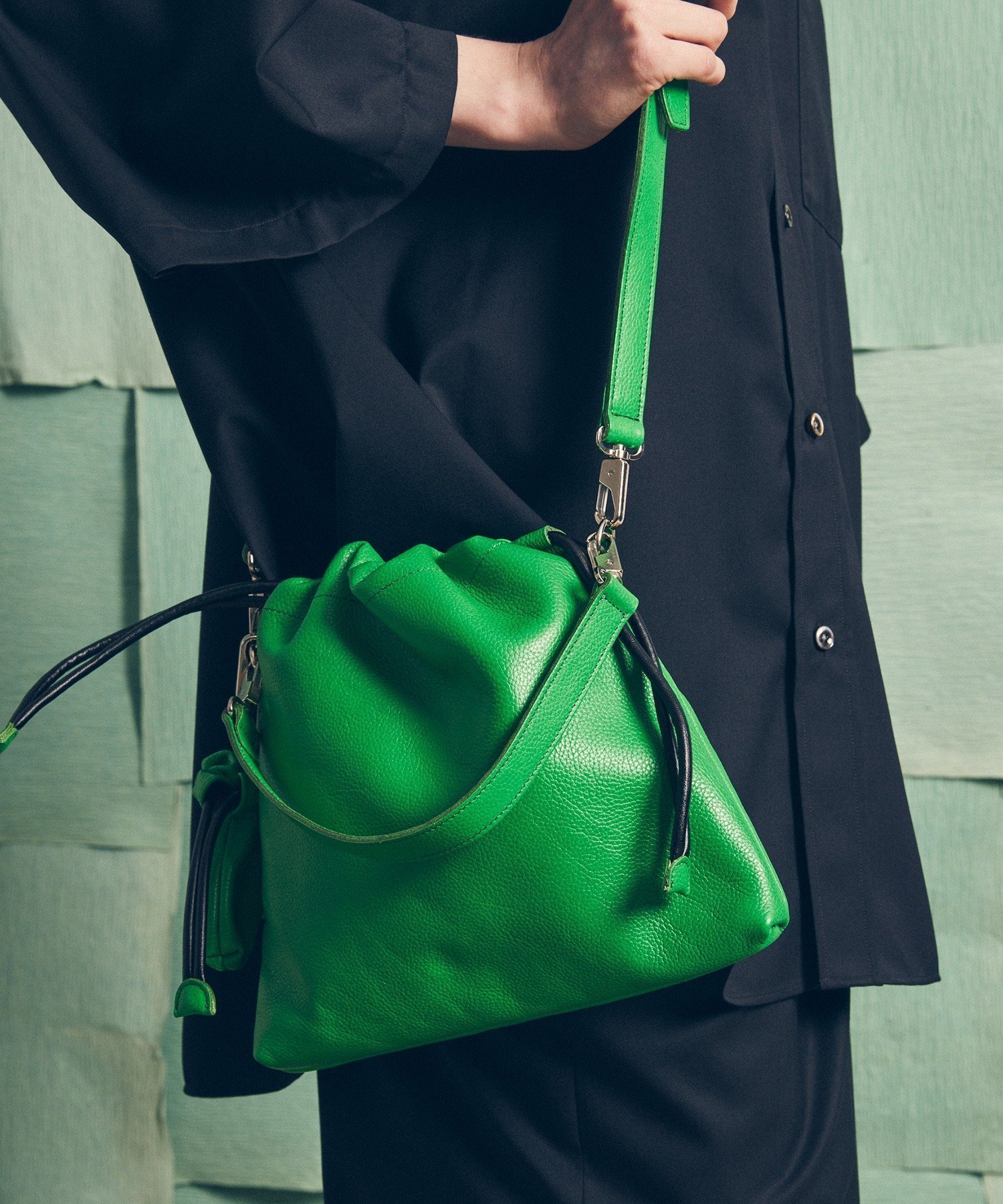 【メゾンスペシャル/MAISON SPECIAL】の2WAY Drawstring Leather Shoulder Bag With Drawstring Charm インテリア・キッズ・メンズ・レディースファッション・服の通販 founy(ファニー) 　ファッション　Fashion　レディースファッション　Fashion for Women　おすすめ　Recommended / Our Picks　チャーム　Charm, Pendant　バランス　Balance, Style Balance　フォルム　Silhouette, Form　ポケット　Pocket, Pocket Detail　エレガント 上品　Elegant　巾着　Drawstring Bag, Kinchaku　GRN|ID: prp329100004862055 ipo3291000000036075323